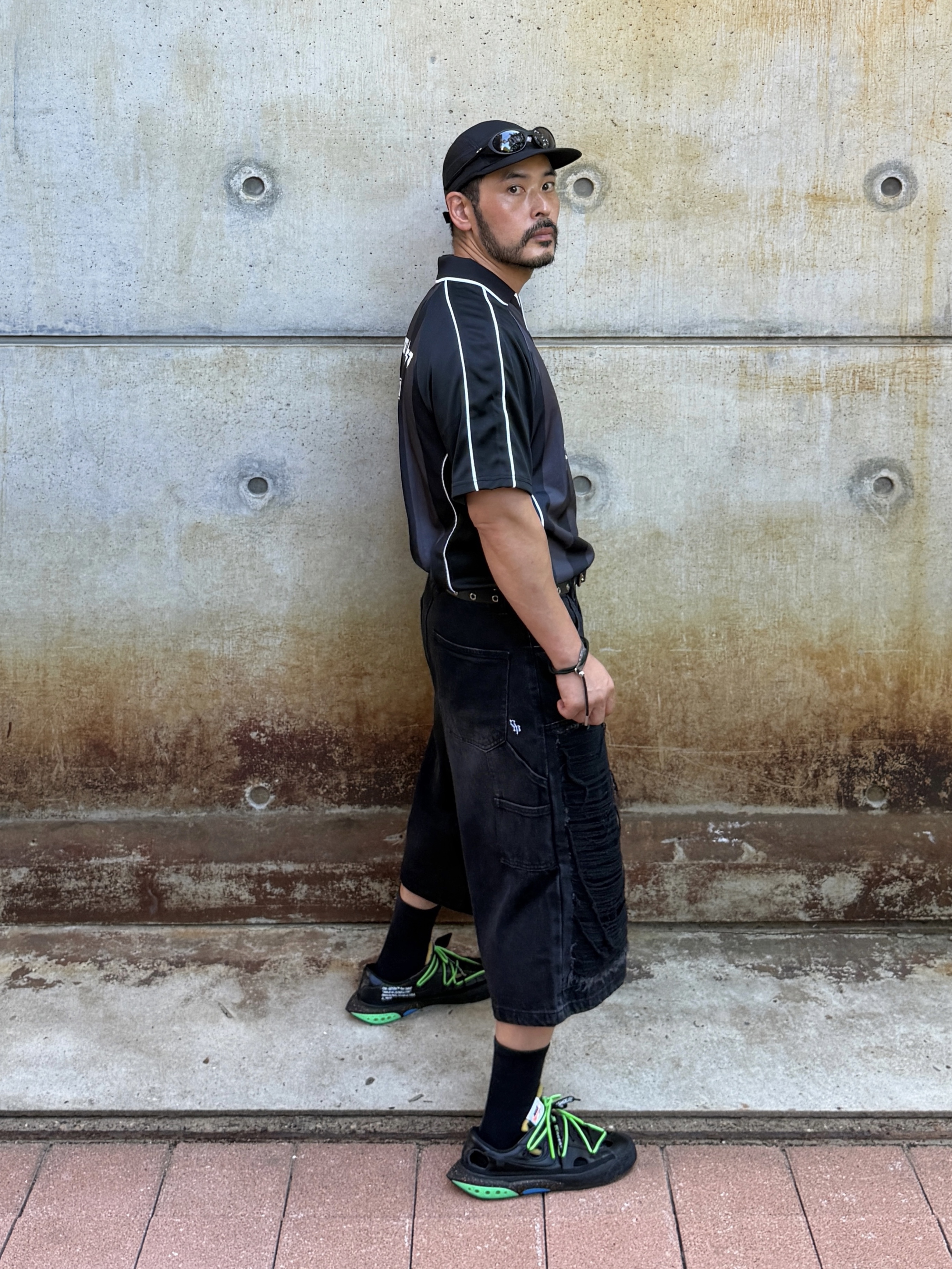 Nike x Off-White Blazer Low '77 Black and Electro Green, Oakley Eye Jacket Redux Matte Black Frame Prizm Grey Lenses High Bridge Fit 착용 스타일 - 3