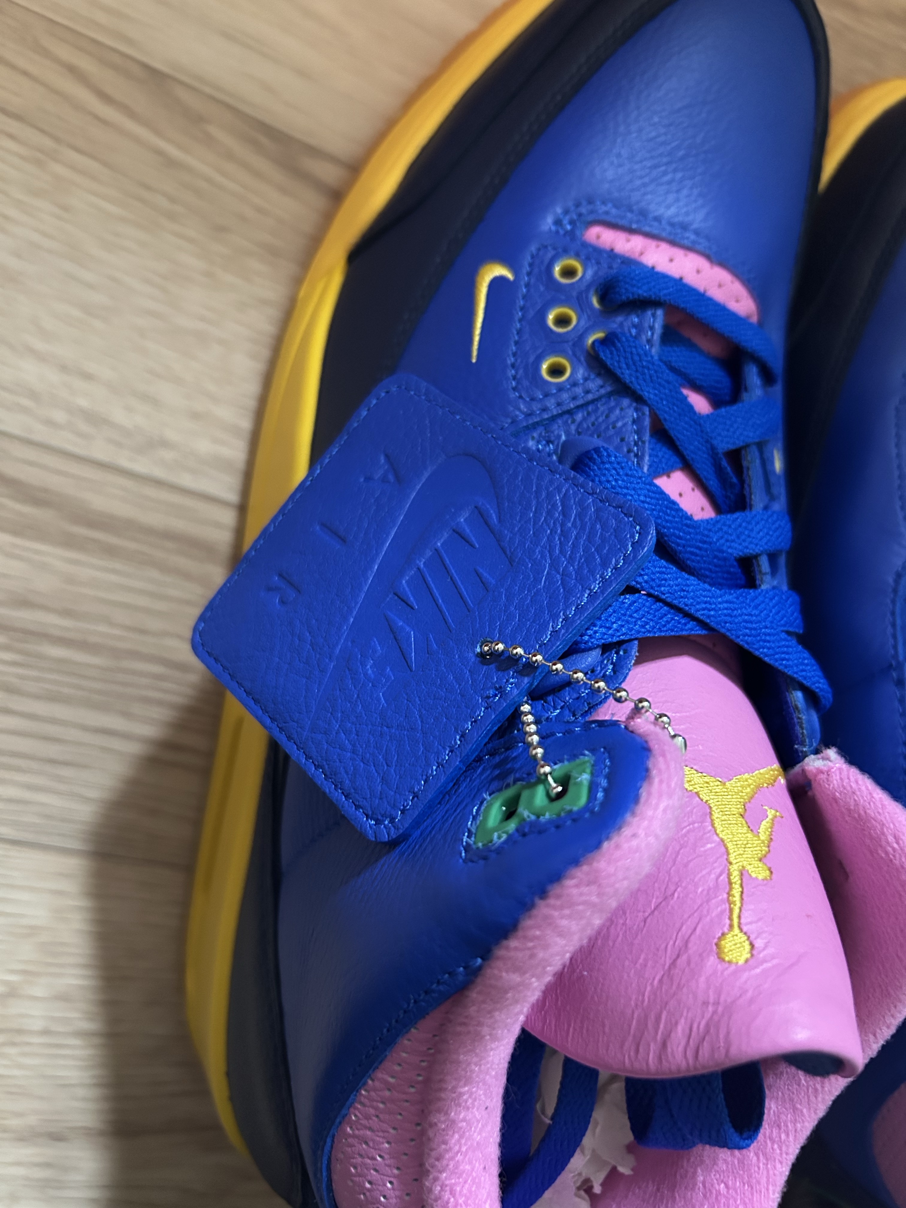 Jordan 3 Retro OG Brazil Racer Blue and Blue Void 착용 스타일