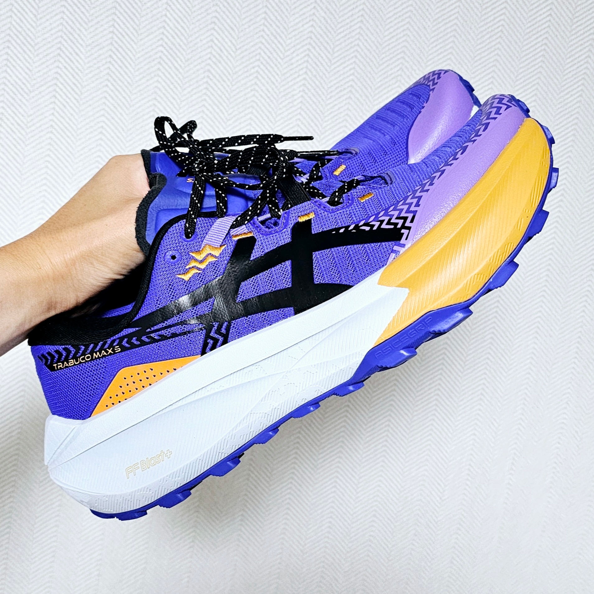 Asics Trabuco Max 5 Cobalt Burst Black 착용 스타일