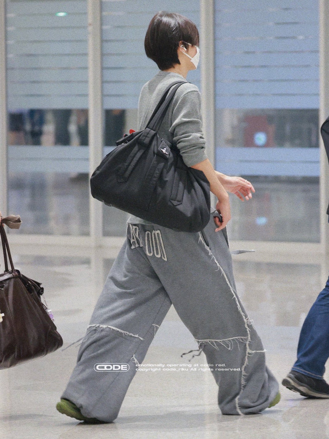 AMOU Kalt Lips Half T-Shirts White, Hansroom Chrome Hearts 18KWG Tiny Fat Cross Charm Pave Dia 착용 스타일 - 3