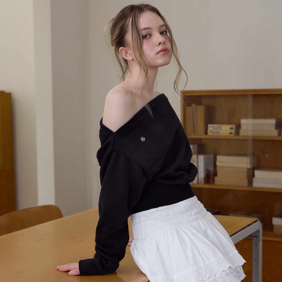 로제프란츠 크롭 오프숄더 스웨트셔츠 [블랙](Rosefrantz Crop Off Shoulder Sweatshirt [Black]) - 4