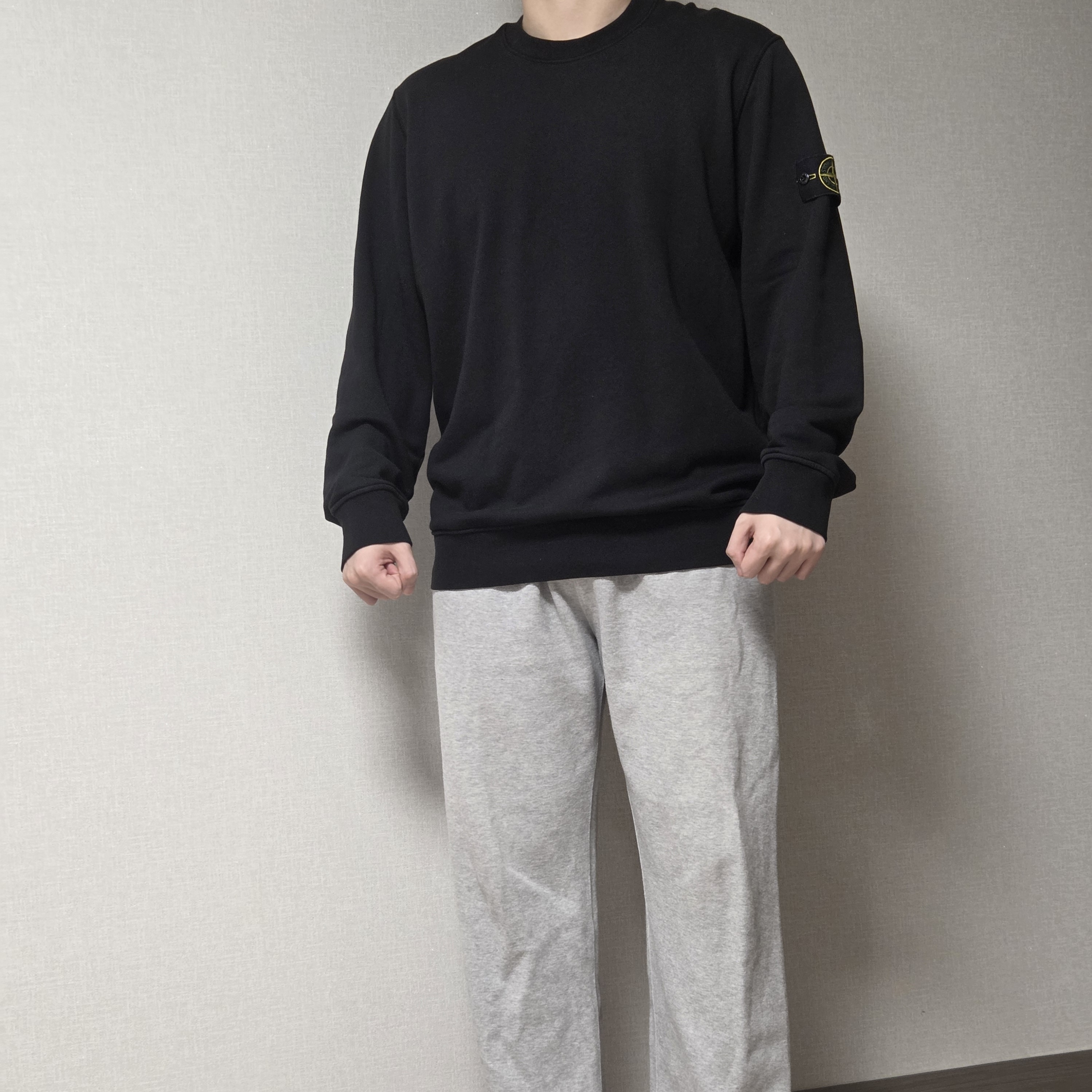Stone Island 63051 Cotton Fleece Garment Dyed Sweatshirt Black - 24SS 착용 스타일