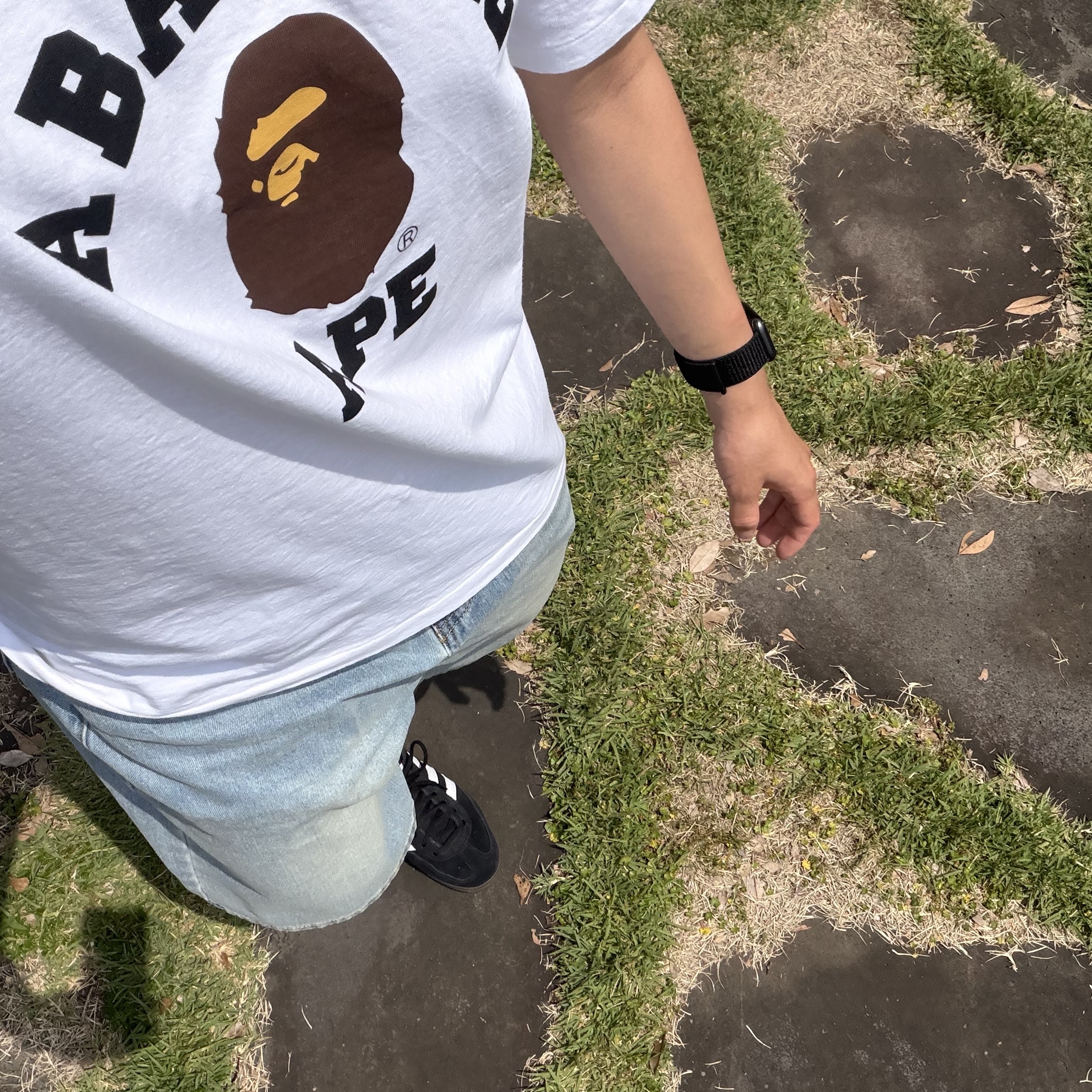 BAPE College T-Shirt White, Adidas Spezial Handball Core Black 착용 스타일