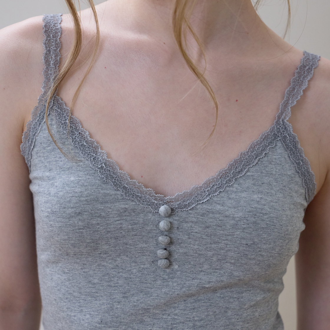 로제프란츠 버튼 레이스 슬리브리스 [그레이](Rosefrantz Button Lace Sleeveless [Gray]) - 5