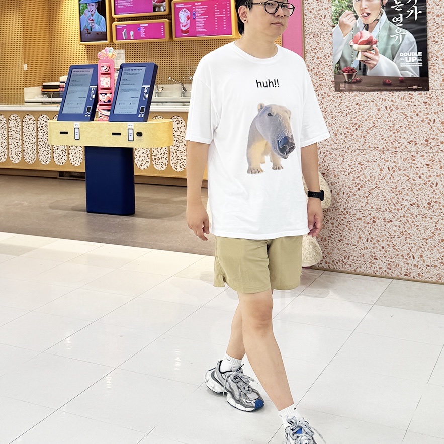 Suade Huh Tee White 착용 스타일 - 4