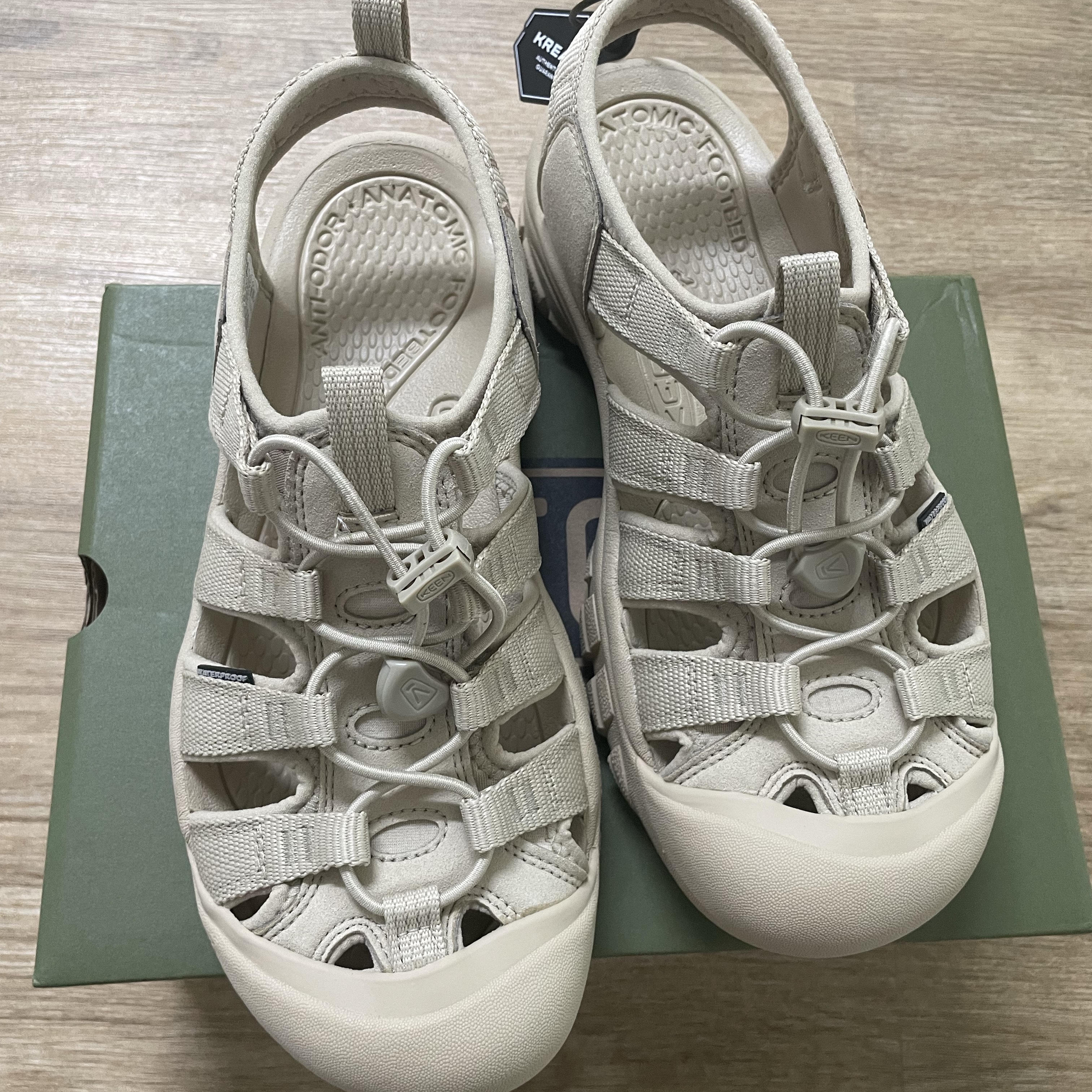 (W) Keen Newport H2 Monochrome Safari 착용 스타일 - 1