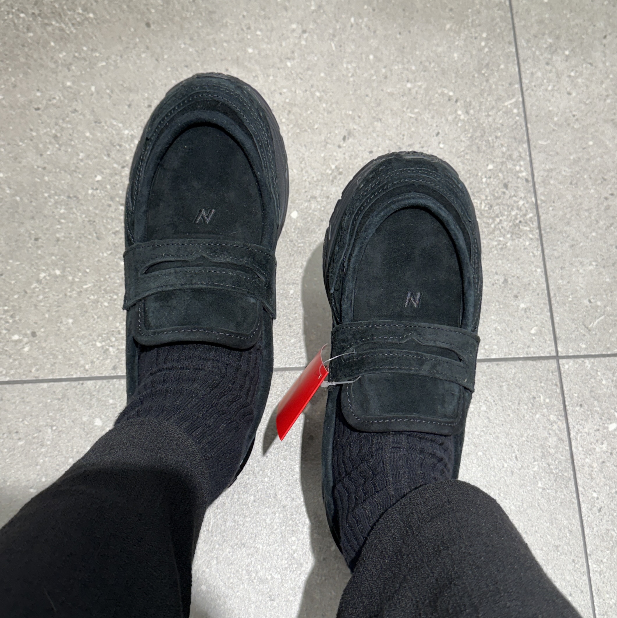 New Balance 1906L Black Black Cement 착용 스타일 - 1