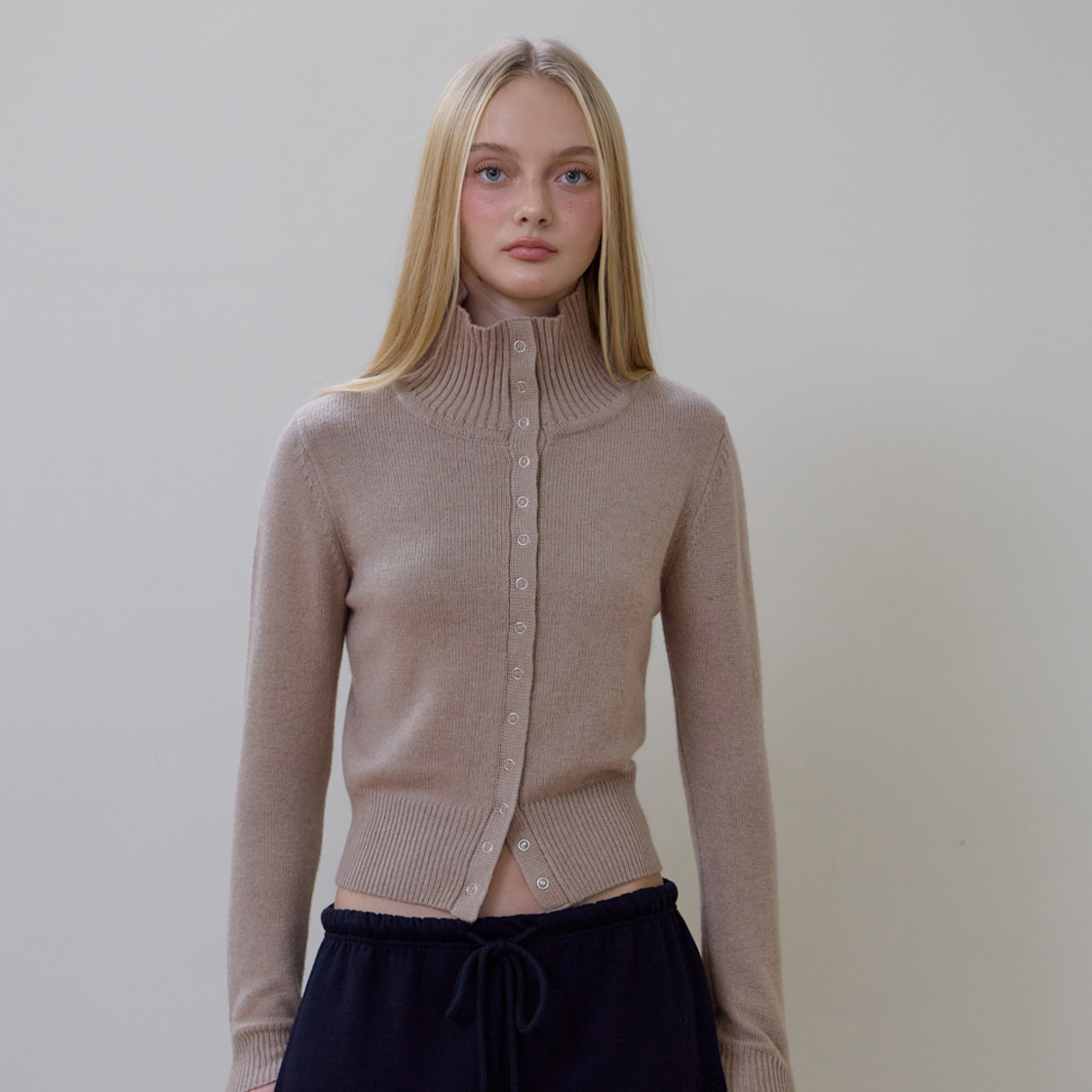 로제프란츠 하이넥 아일렛 가디건 [베이지](Rosefrantz High Neck Eyelet Cardigan [Beige]) - 2