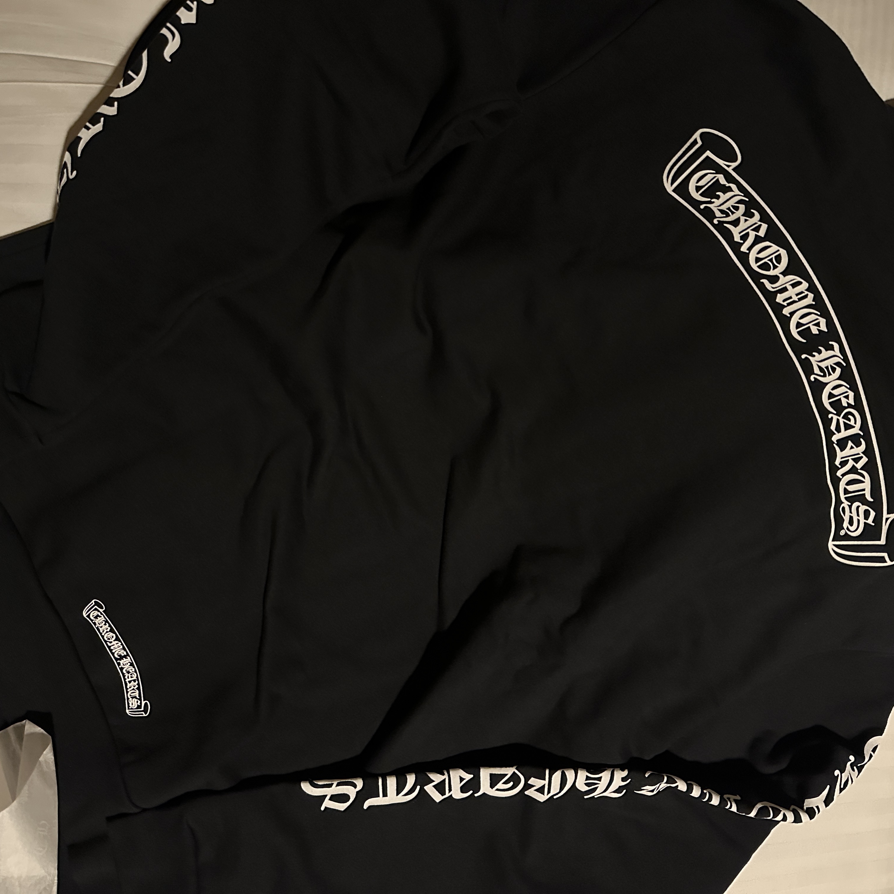 Chrome Hearts Scroll Logo Hoodie Black 착용 스타일 - 2