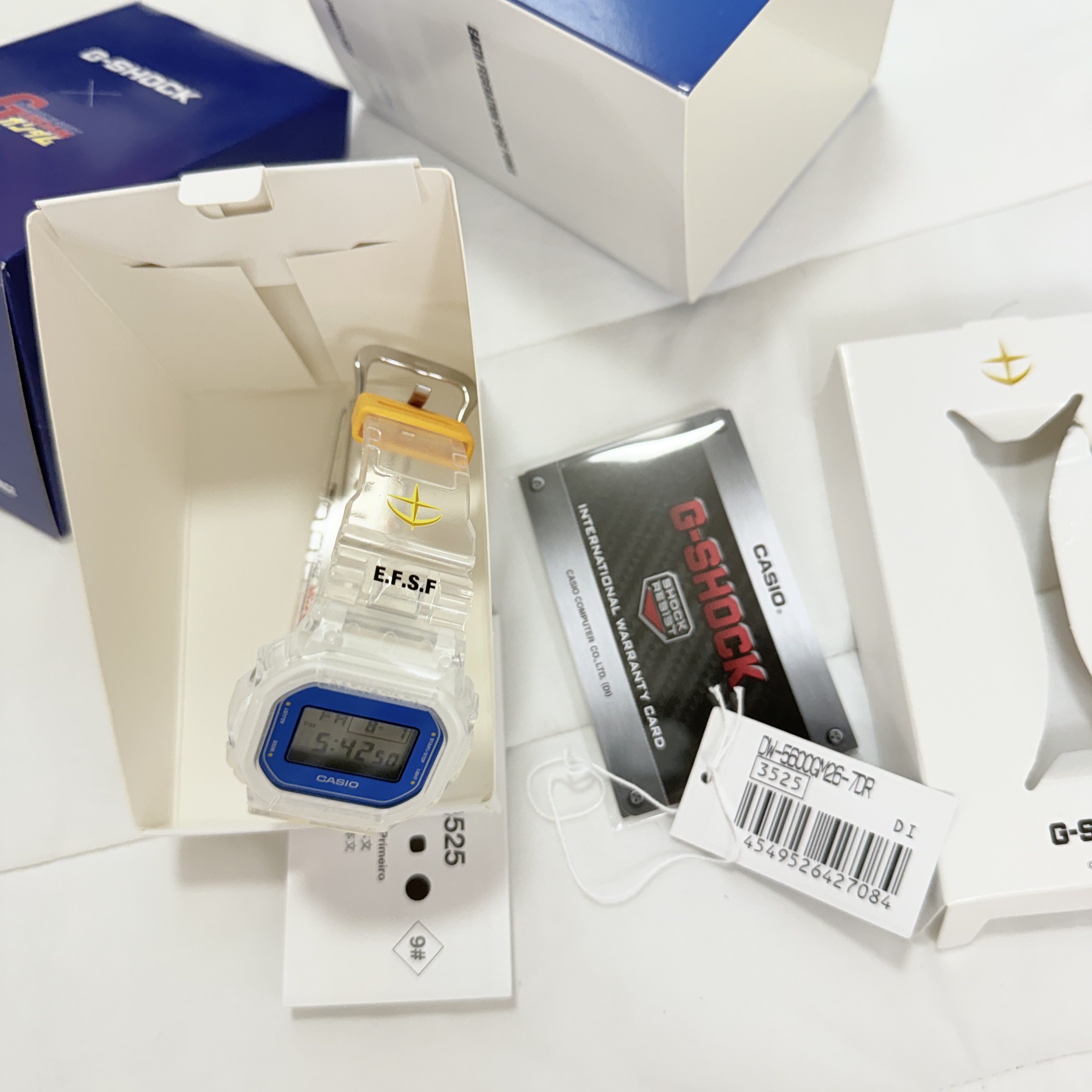 Casio G-Shock x Gundam DW-5600GM26-7DR 착용 스타일