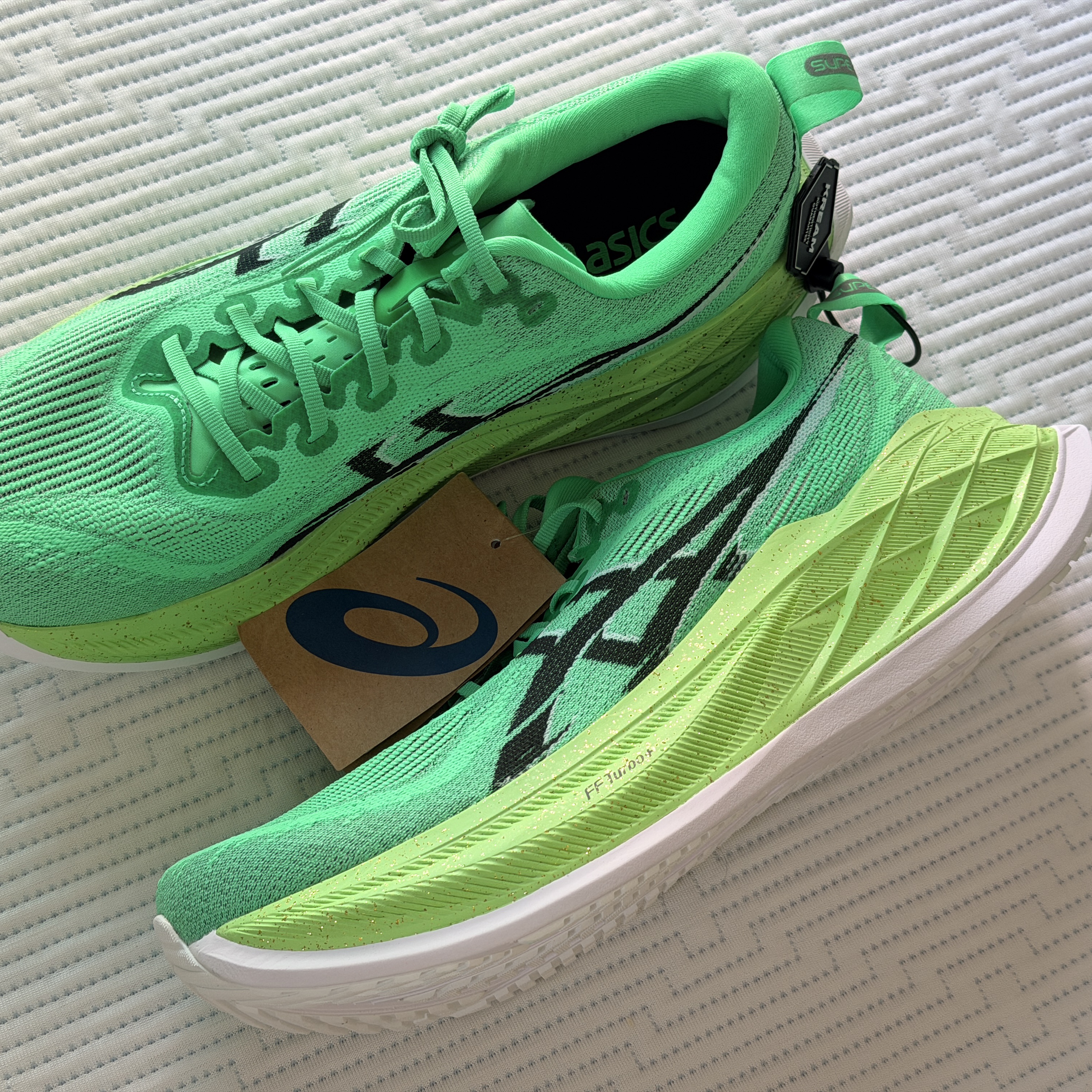Asics Superblast 2 Ekiden Vital Green Black 착용 스타일 - 1