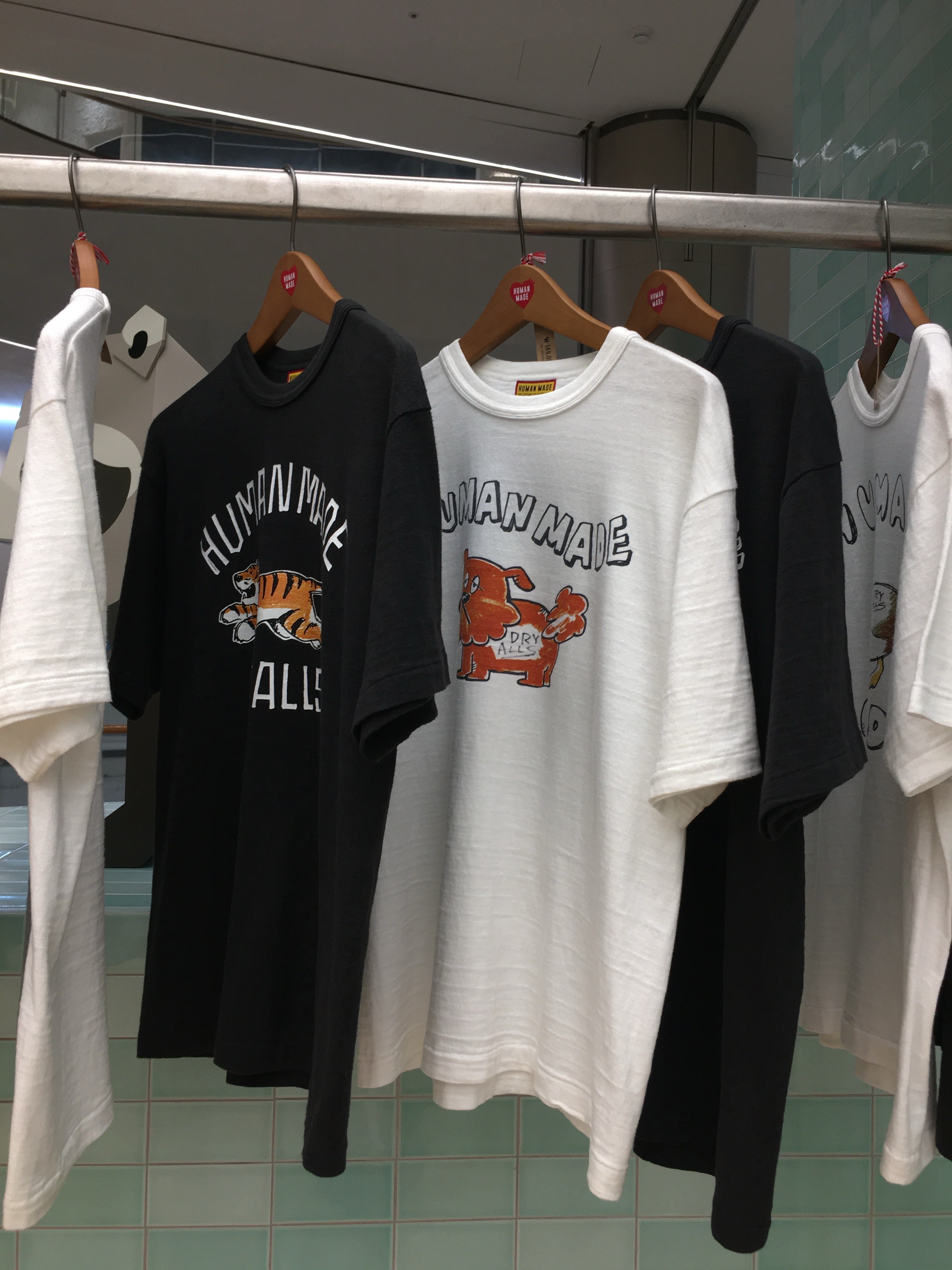 Human Made Heart Pocket T-Shirt Jamsil Black, Human Made Heart Graphic T-Shirt Black - Jamsil Store Exclusive 착용 스타일 - 2
