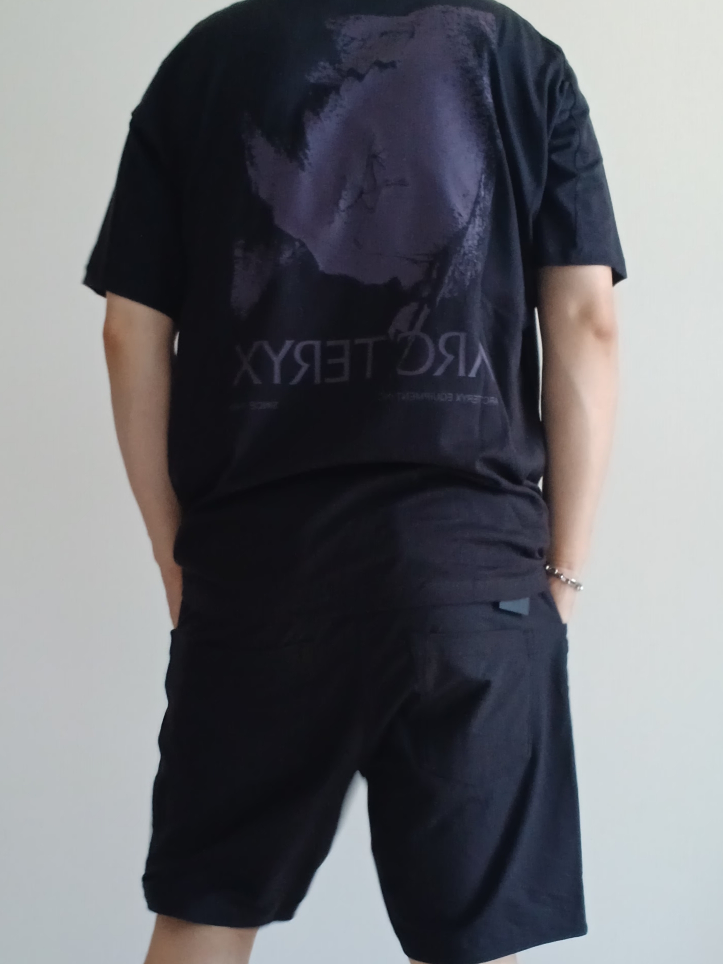 Arc'teryx Kragg SL Cotton Cacodaemon SS T-Shirt Black Moondrop, Arc'teryx Kragg Cotton Short 9 Inch Black 착용 스타일 - 8