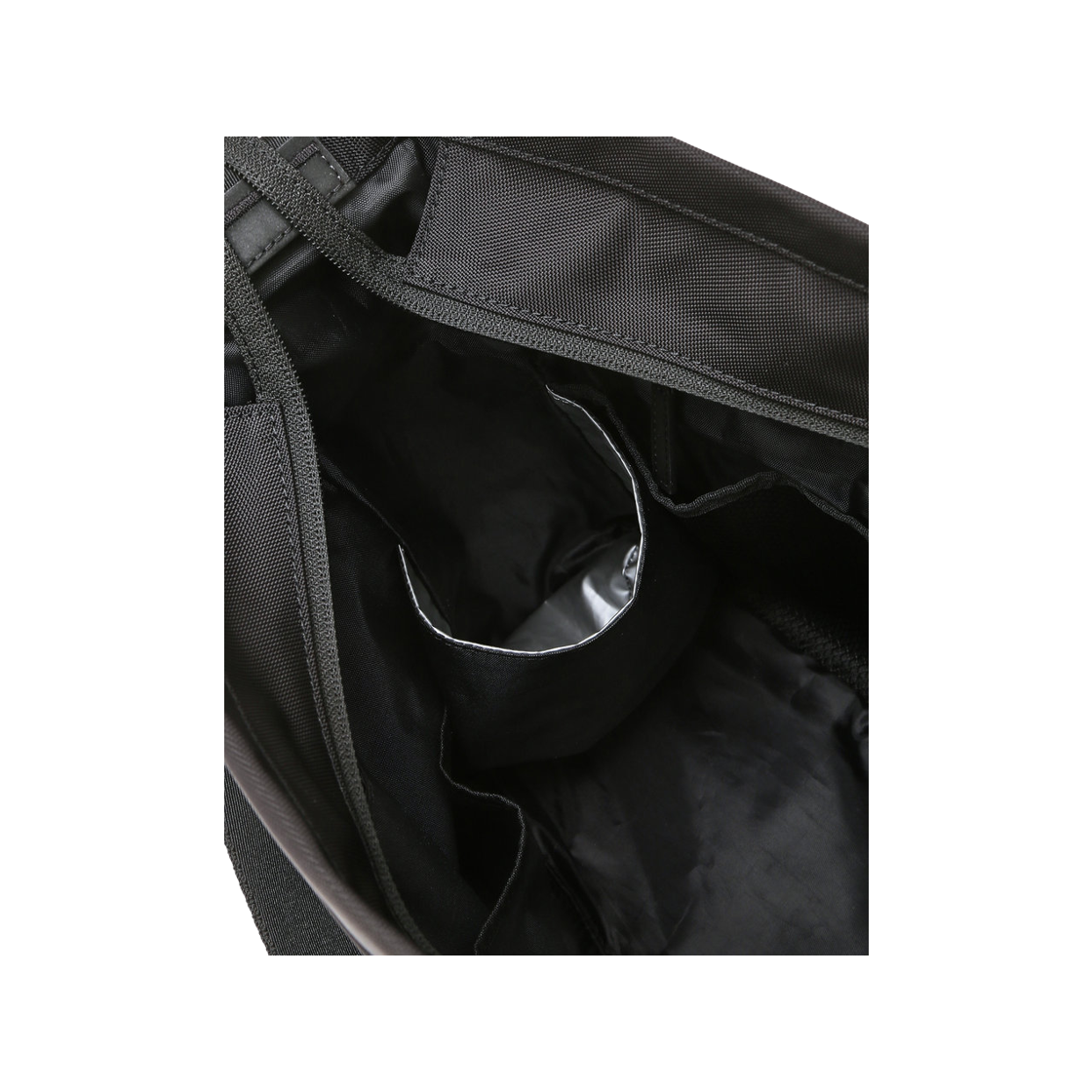 질스튜어트 뉴욕 액세사리 블랙 로고장식 나일론 크로스백 JUBA6F112BK(JILLSTUART NEWYORK ACC Black Logo-Accent Nylon Crossbody Bag) - 3