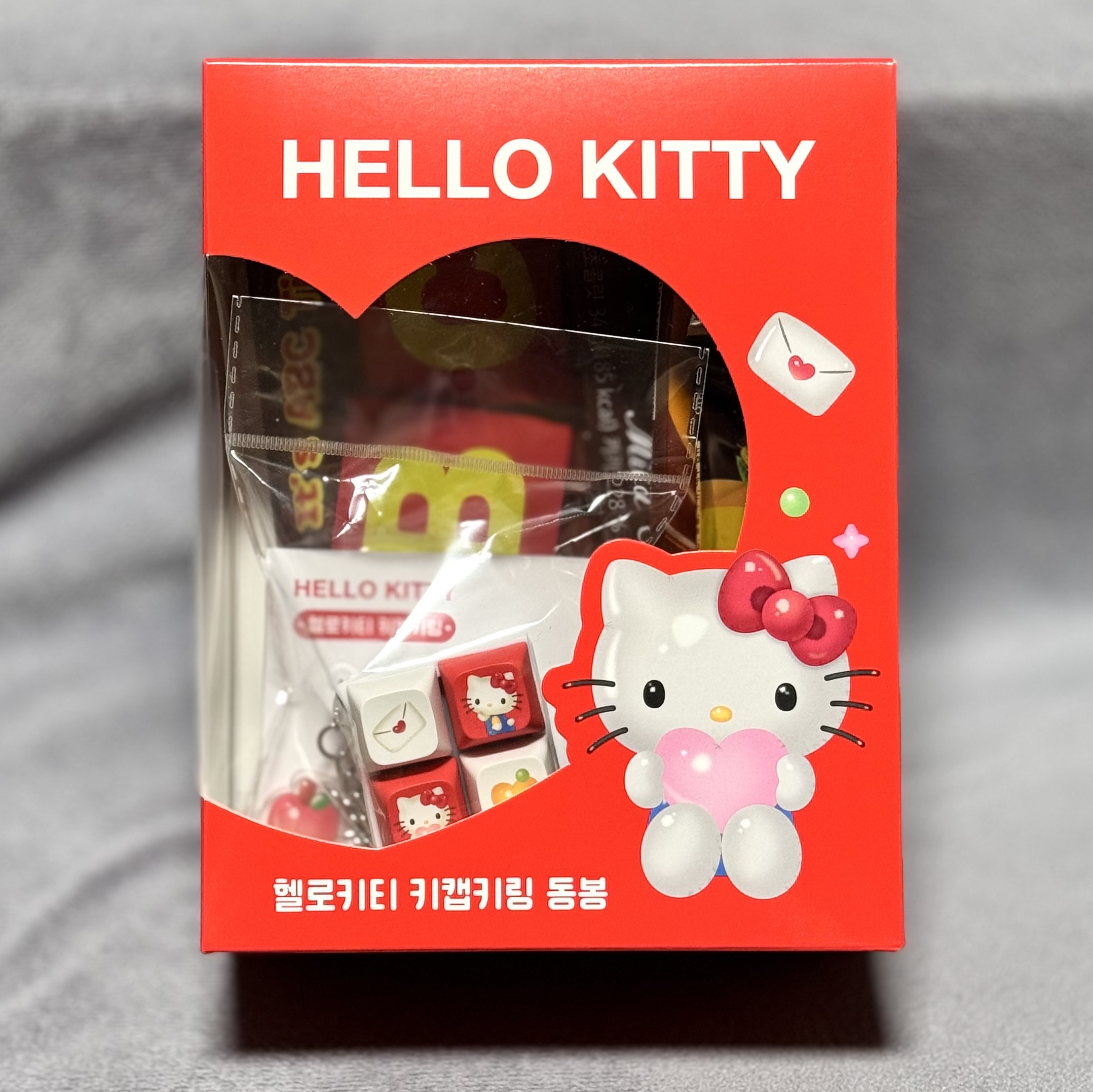 Sanrio Hello Kitty x 7-Eleven Square Keyring Keycap 착용 스타일