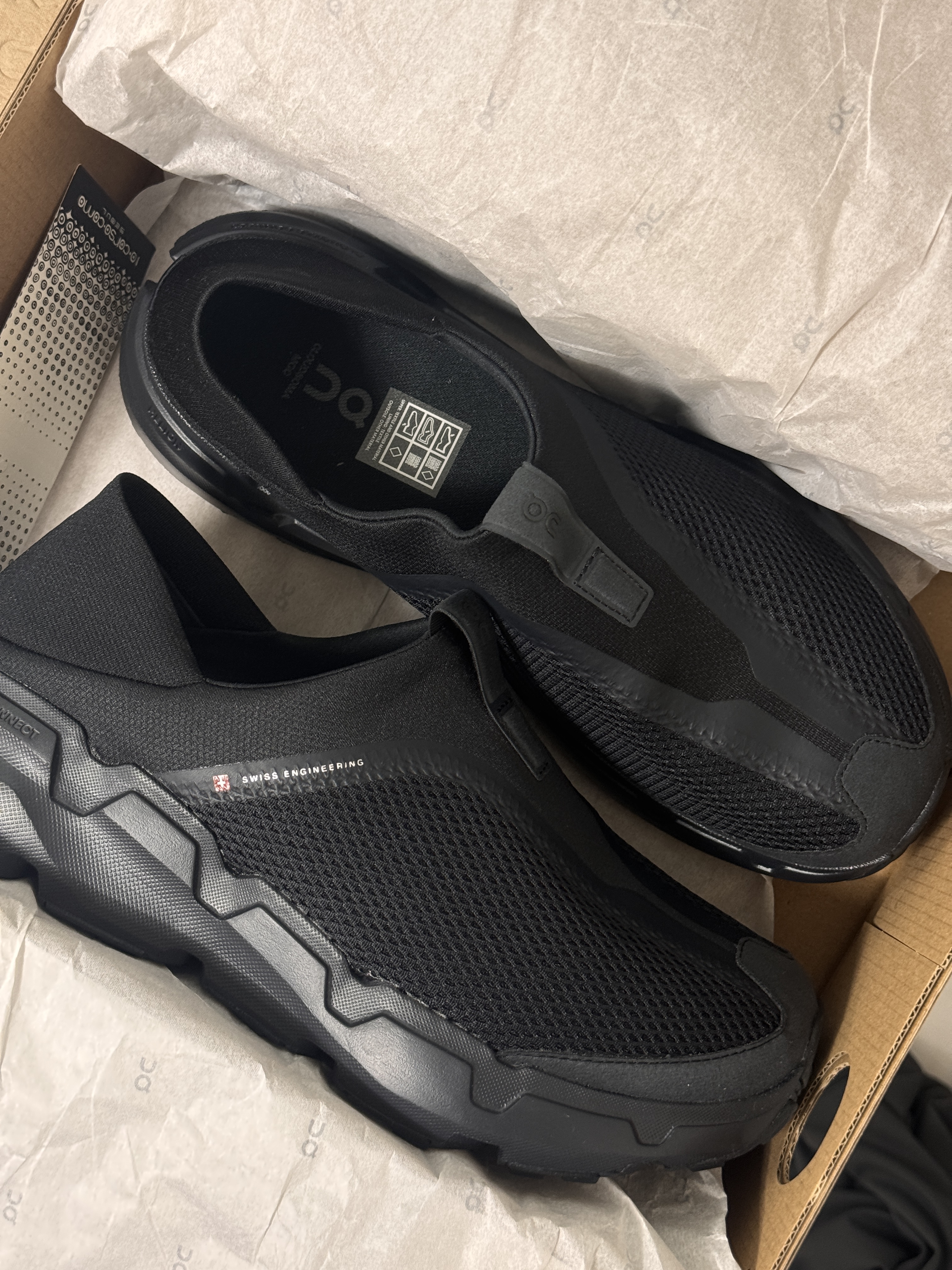 On Running Cloudsoma Moc Black 착용 스타일