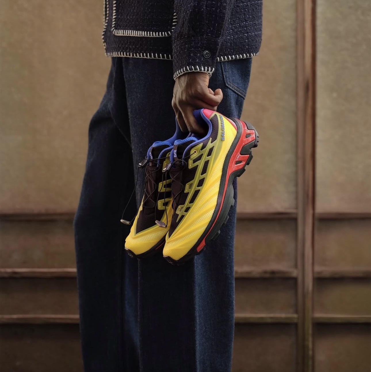 Salomon x Kith XT-EVO Black Lemon 착용 스타일 - 3