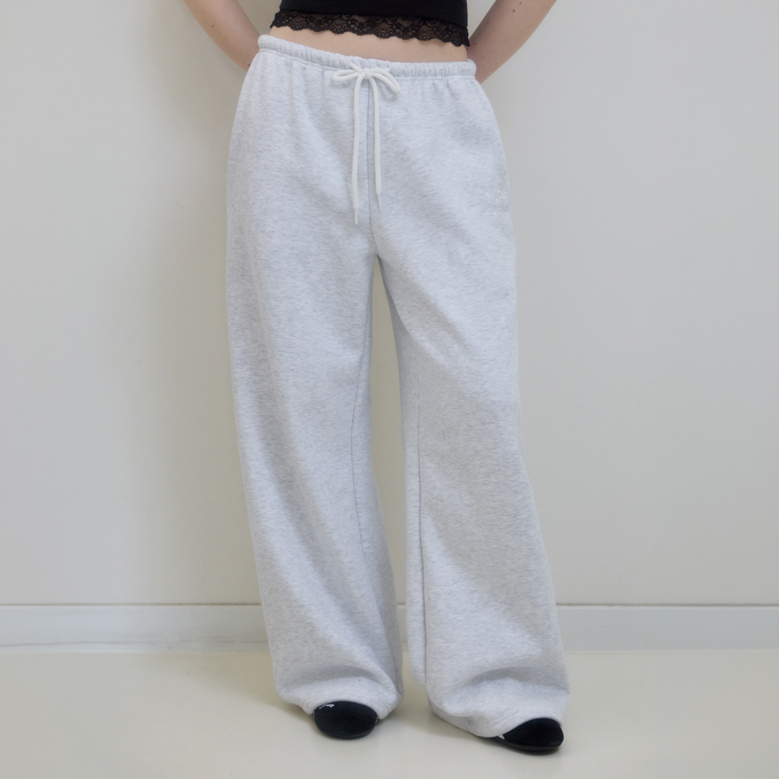 로제프란츠 로즈 자수 와이드 스웨트팬츠 [화이트 멜란지](Rosefrantz Rose Embroidery Wide Sweatpants [White Melange]) - 4