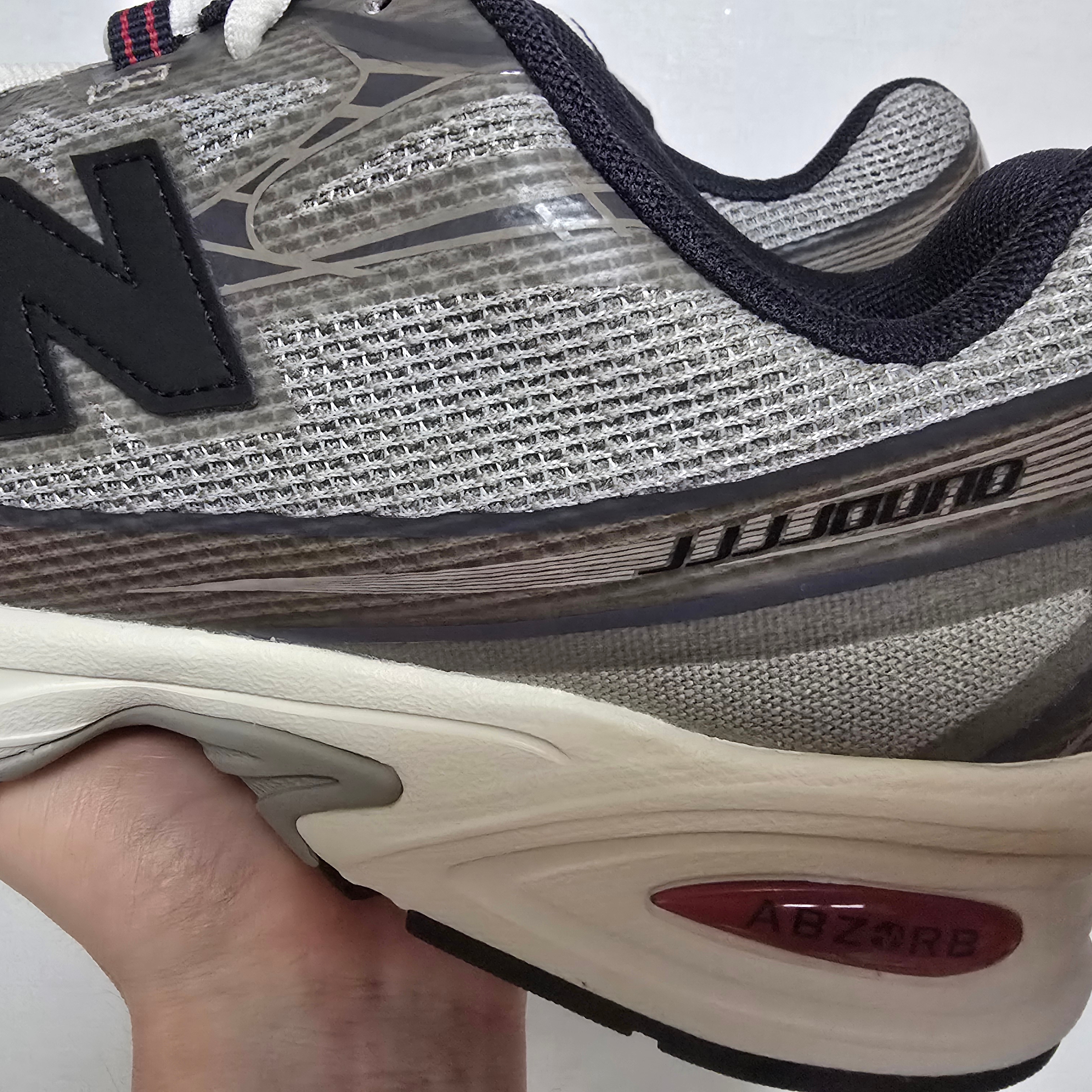 New Balance x JJJJound 740 Paper White Stoneware 착용 스타일 - 4