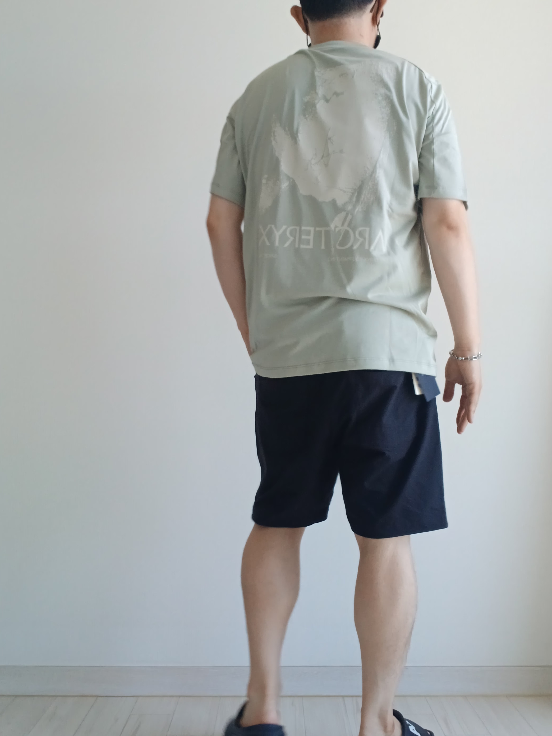 Arc'teryx Bird Word Cap 24K Black, Arc'teryx Kragg Cotton Short 9 Inch Black 착용 스타일 - 2