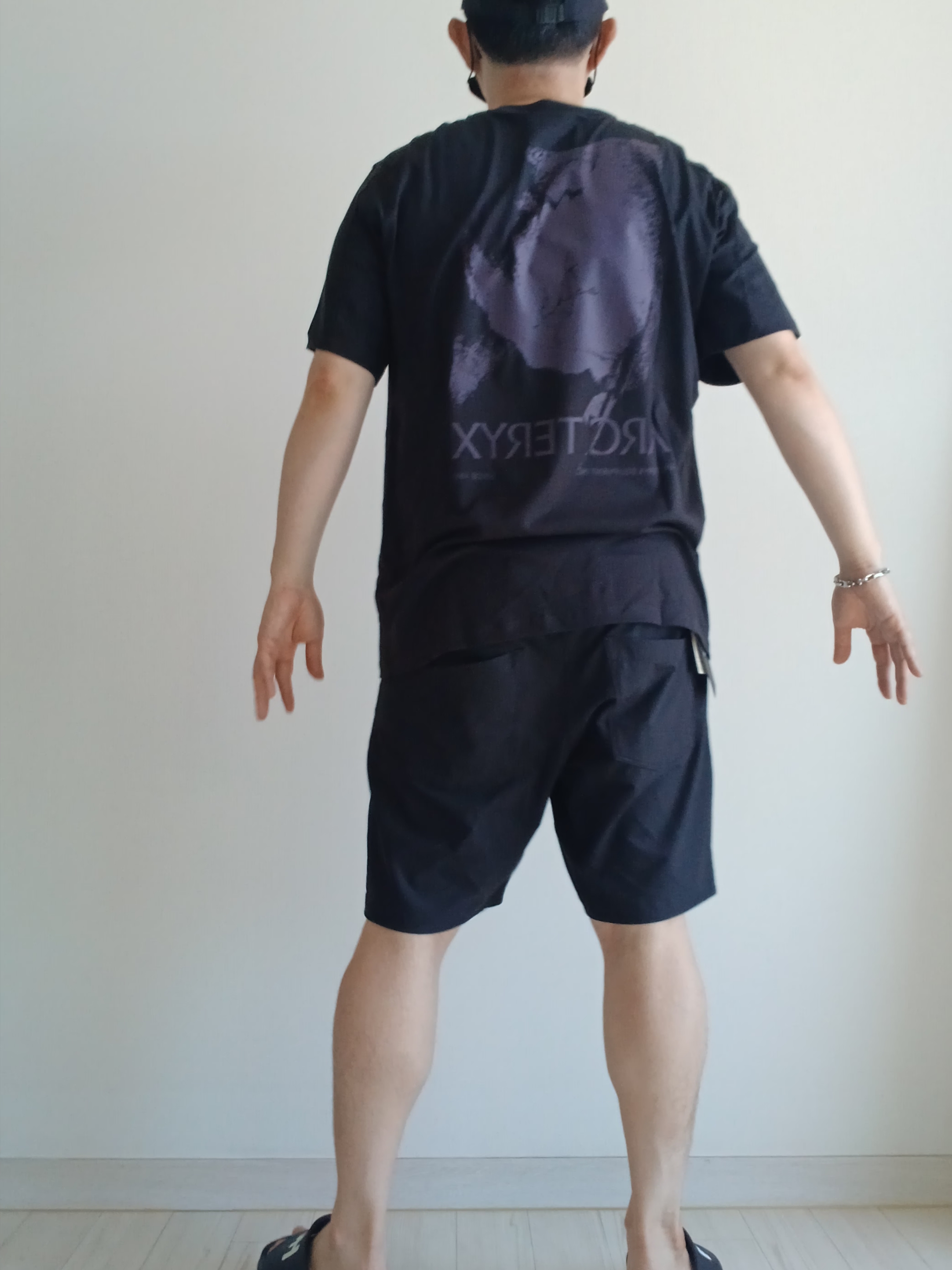 Arc'teryx Kragg SL Cotton Cacodaemon SS T-Shirt Black Moondrop, Arc'teryx Kragg Cotton Short 9 Inch Black 착용 스타일 - 1