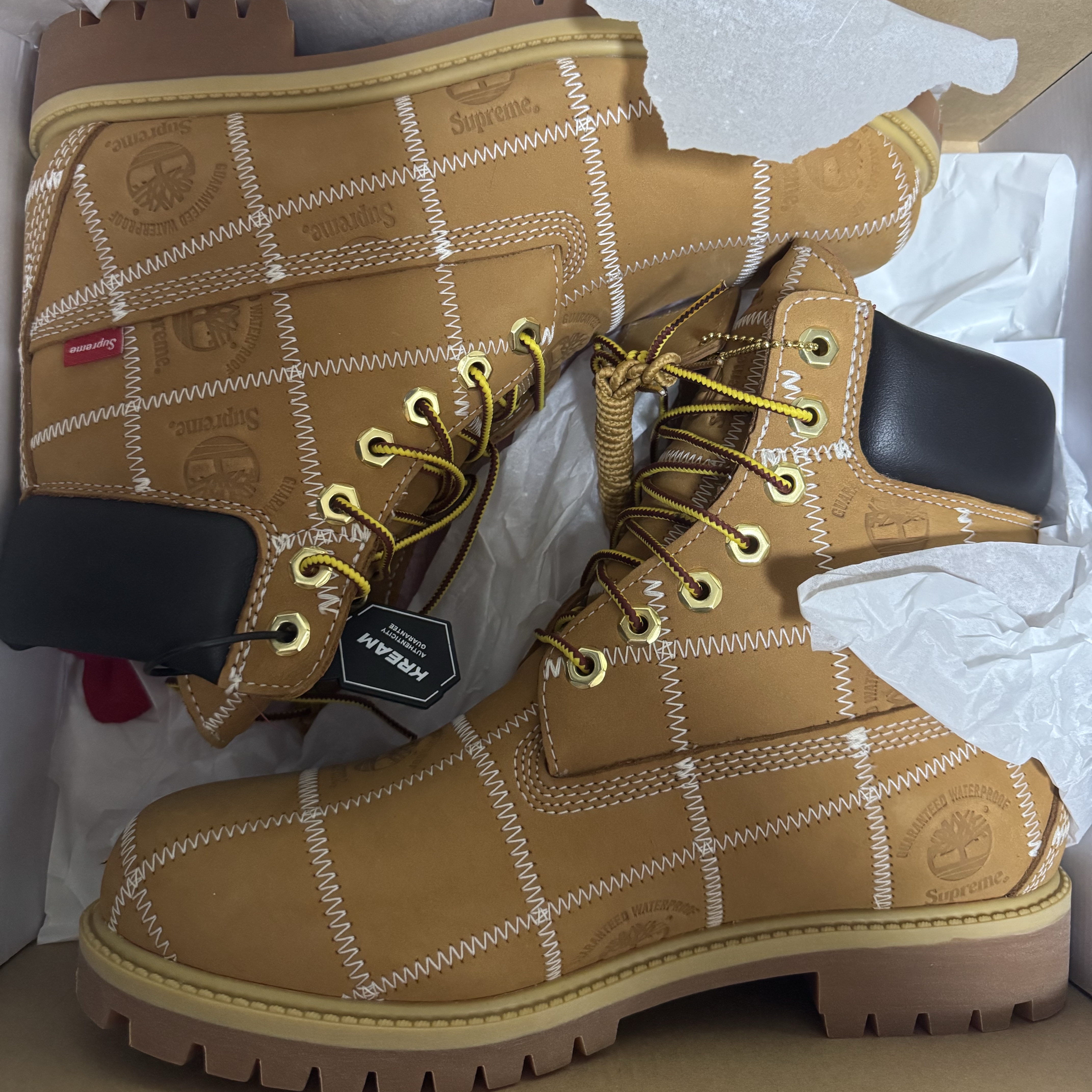 Timberland x Supreme Patchwork 6 Inch Premium Waterproof Boot Wheat - 25FW - Medium 착용 스타일