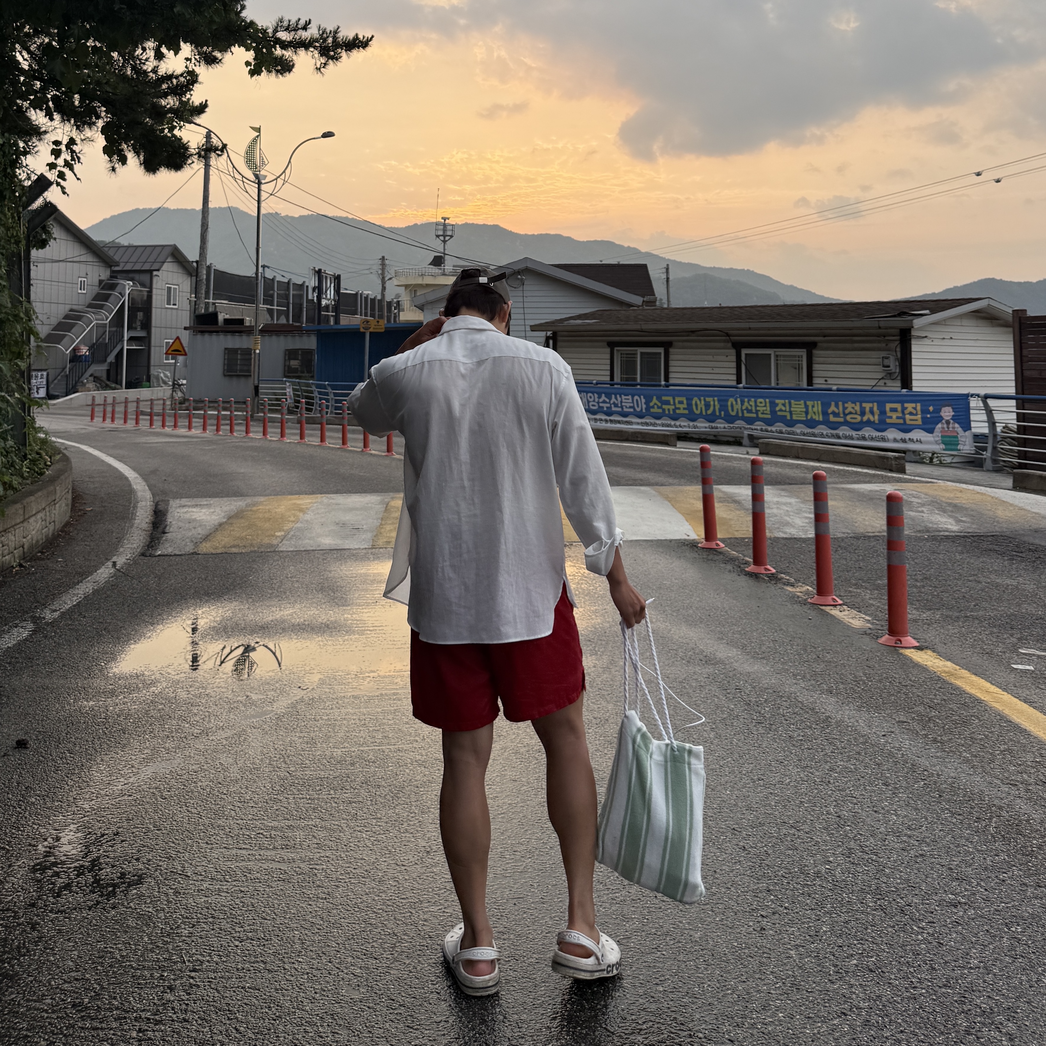 Nike NSW Woven Shorts Black - Asia, Nike NSW Woven Lined Flow Shorts University Red - US/EU 착용 스타일 - 3