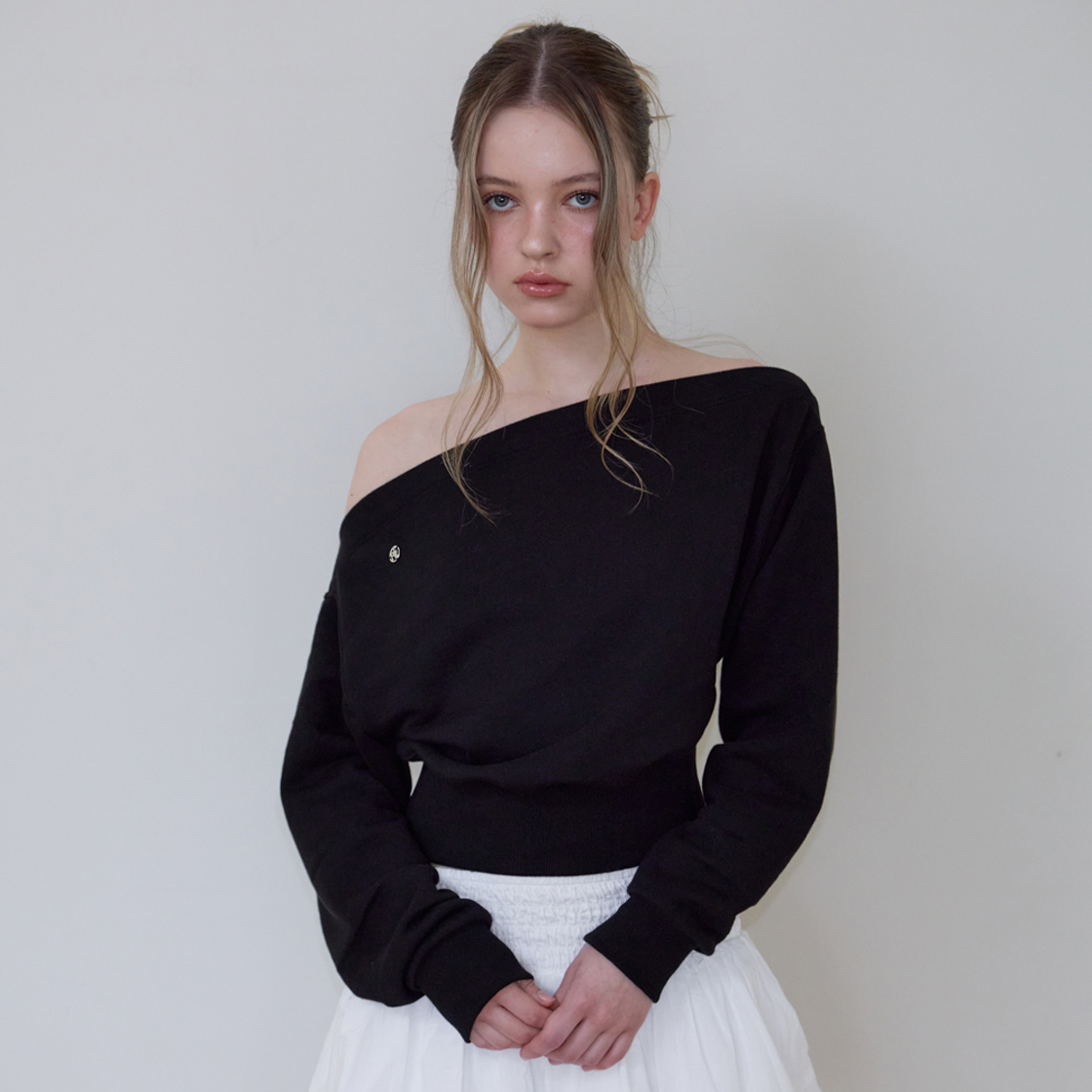 로제프란츠 크롭 오프숄더 스웨트셔츠 [블랙](Rosefrantz Crop Off Shoulder Sweatshirt [Black]) - 3