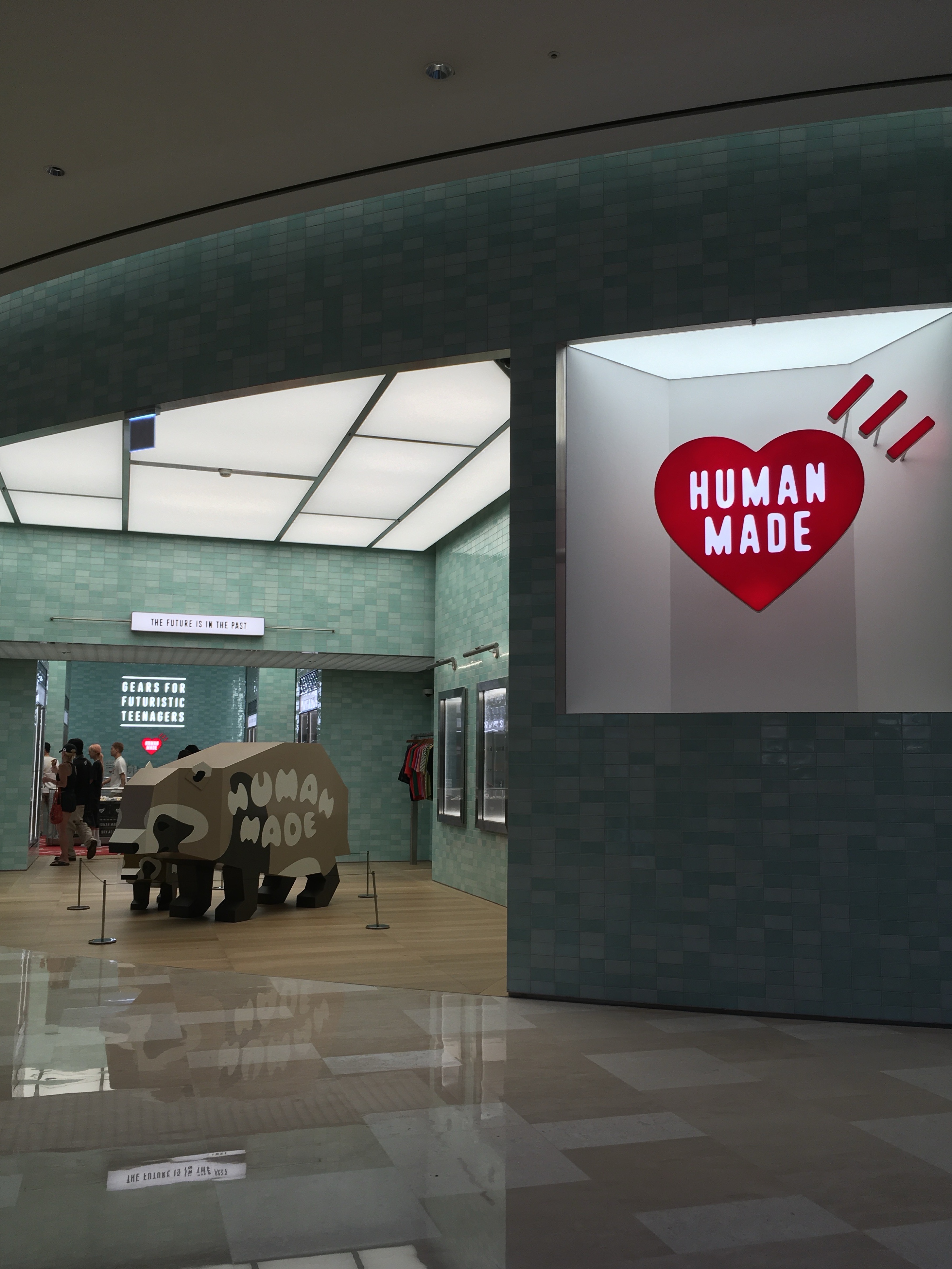 Human Made Heart Pocket T-Shirt Jamsil Black, Human Made Heart Graphic T-Shirt Black - Jamsil Store Exclusive 착용 스타일 - 7