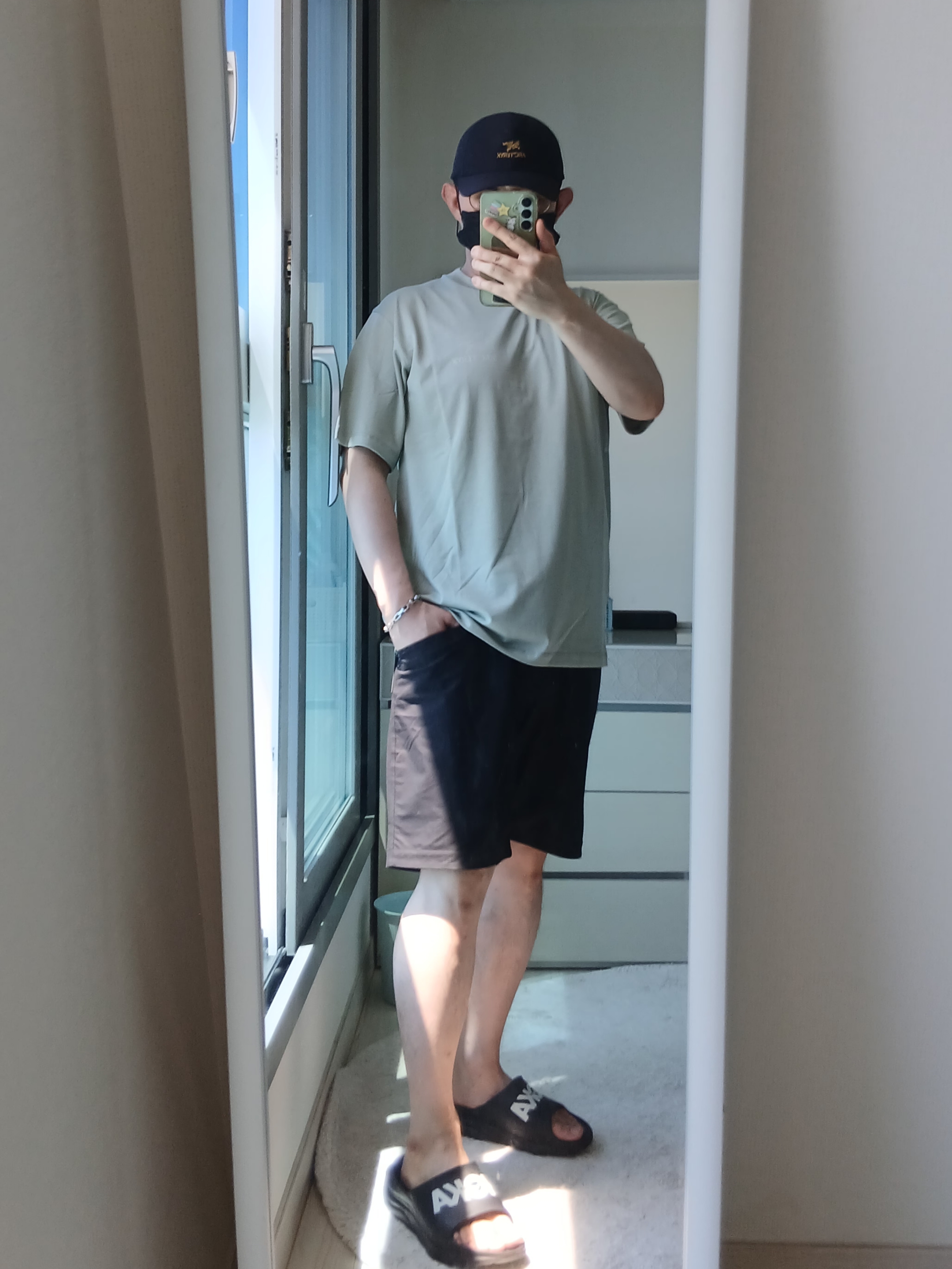 Arc'teryx Bird Word Cap 24K Black, Arc'teryx Kragg Cotton Short 9 Inch Black 착용 스타일 - 4