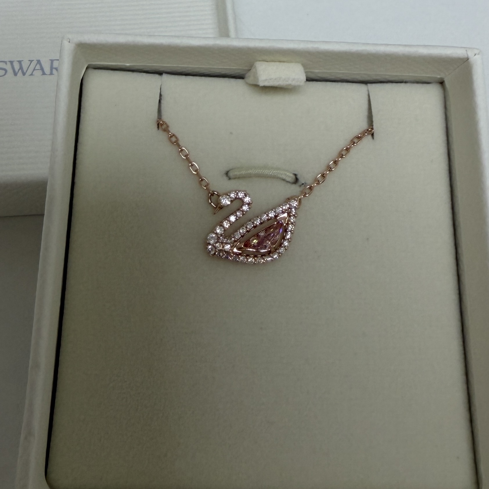 (W) Swarovski Dazzling Swan Necklace Pink Rose Gold Plated 착용 스타일