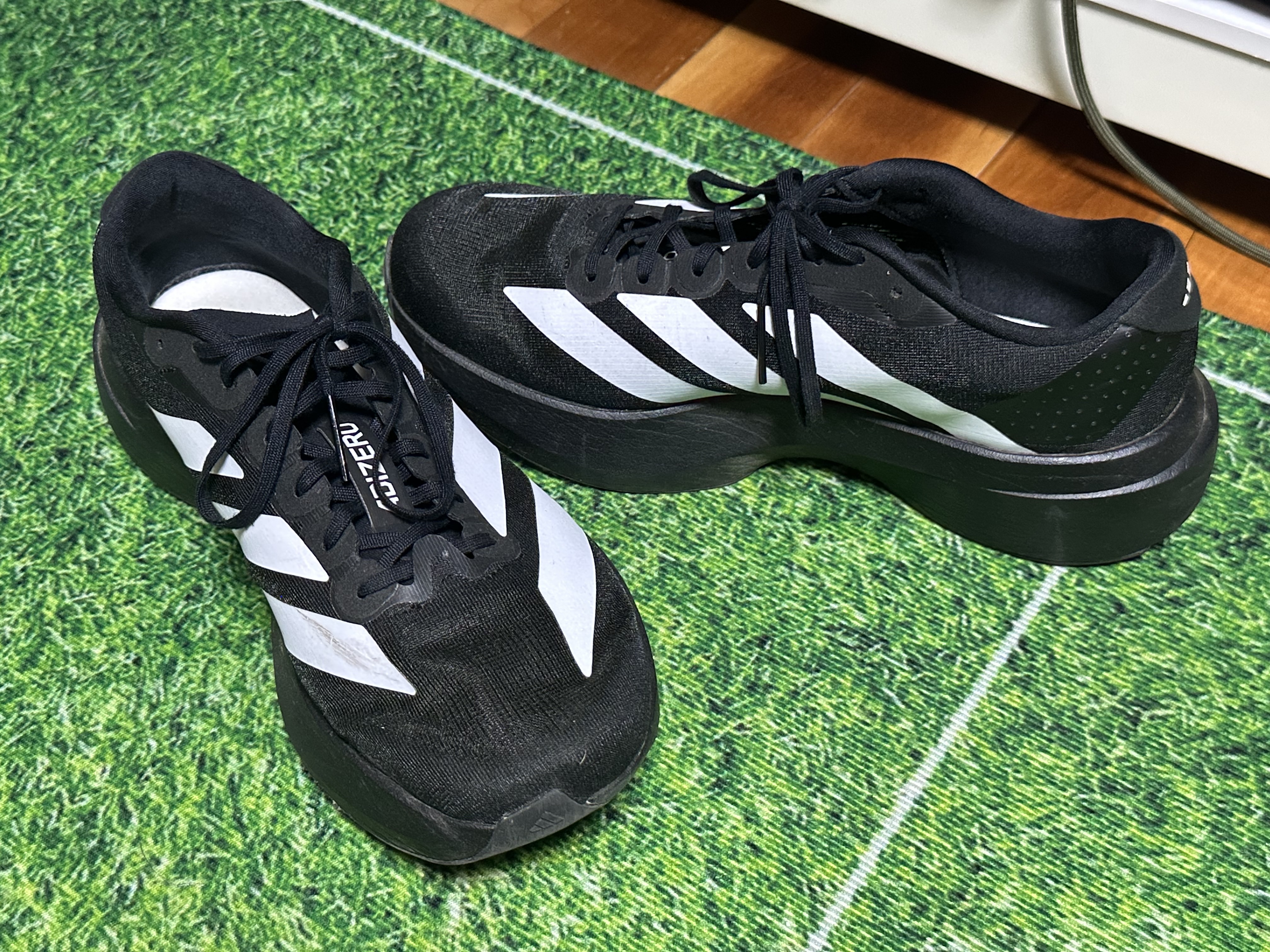 Adidas Adizero EVO SL Core Black Cloud White 착용 스타일