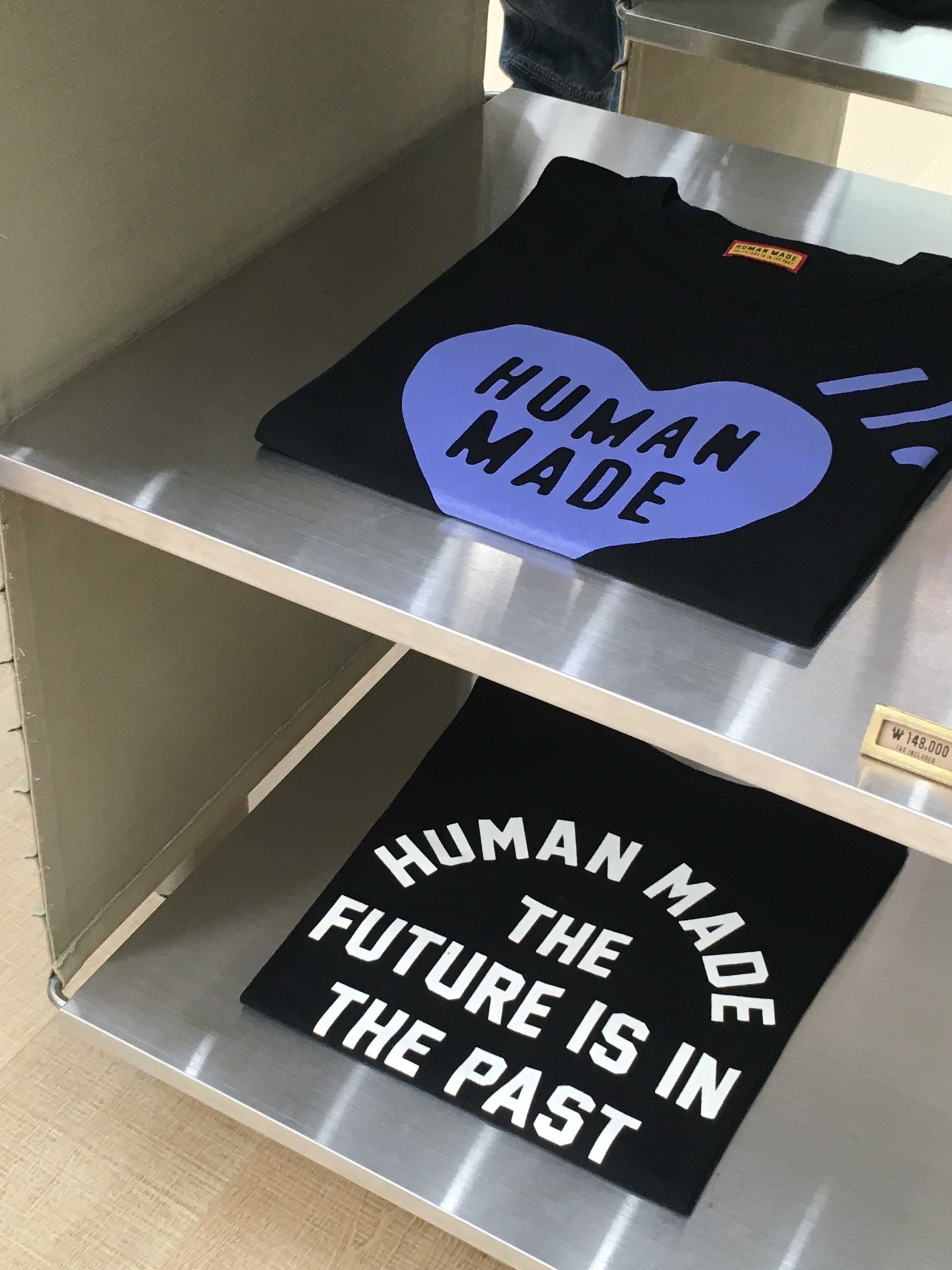 Human Made Heart Pocket T-Shirt Jamsil Black, Human Made Heart Graphic T-Shirt Black - Jamsil Store Exclusive 착용 스타일 - 1
