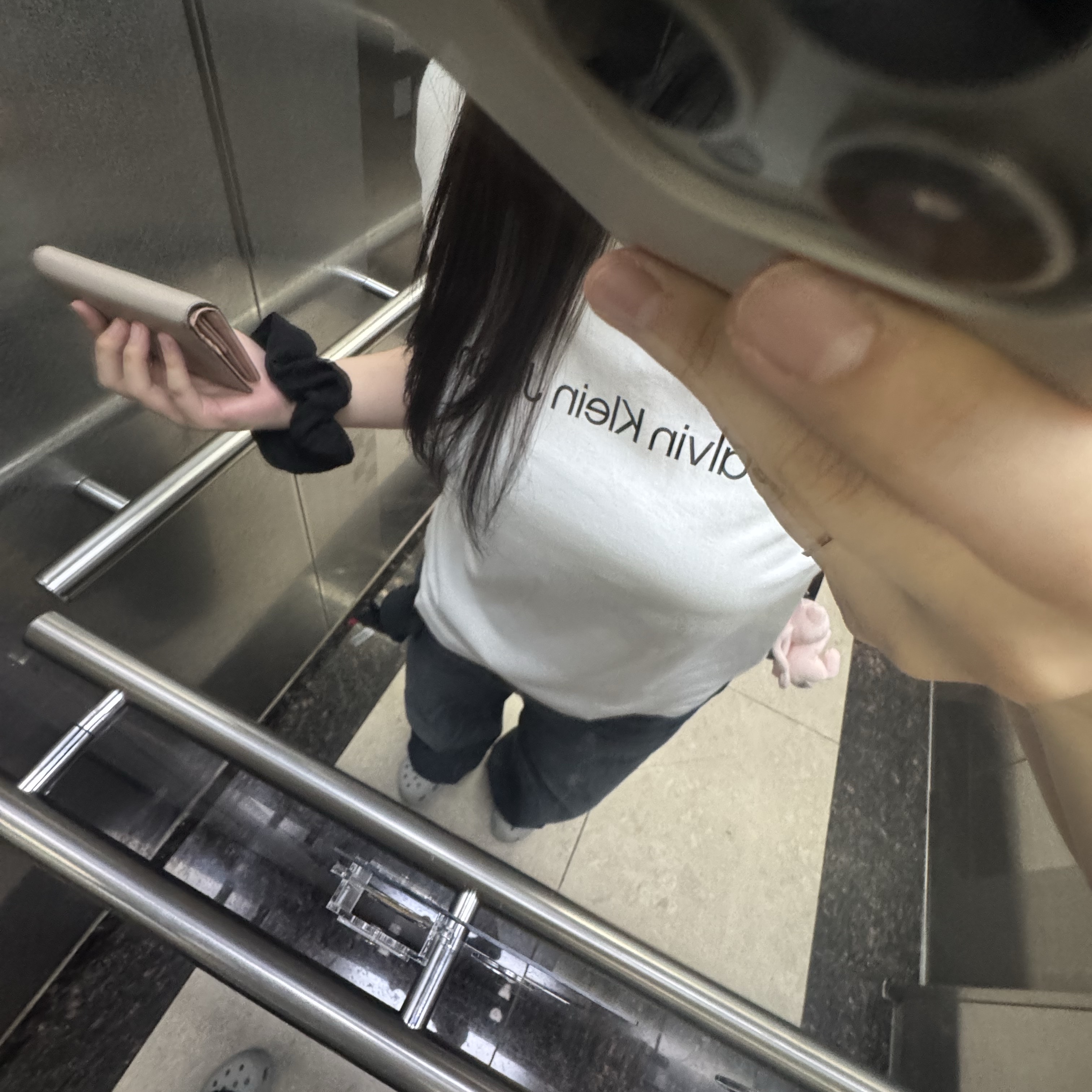 (W) Calvin Klein Classic CK Institutional Logo Short Sleeve T-Shirt White 착용 스타일
