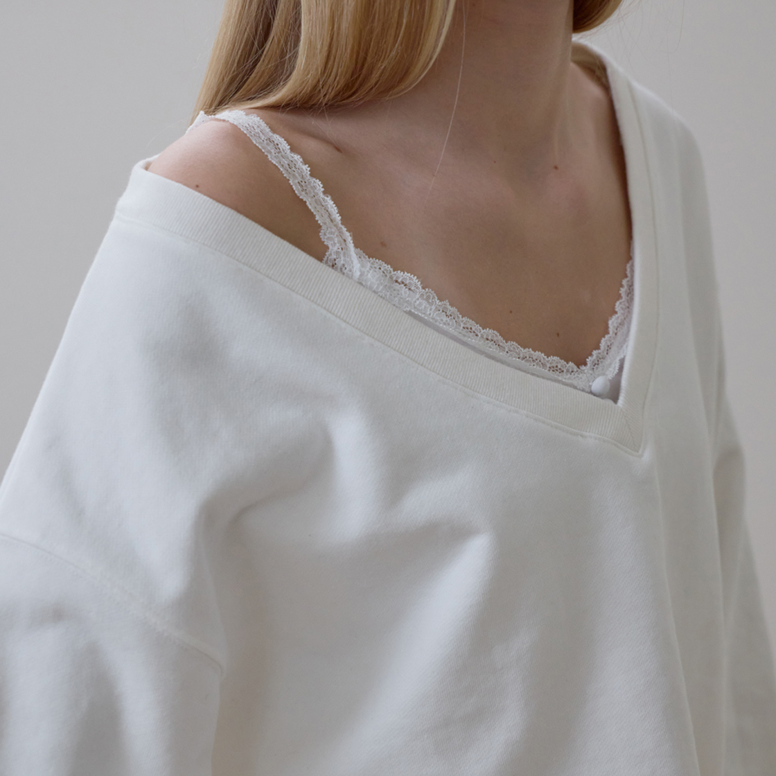 로제프란츠 딥 브이넥 스웨트셔츠 [아이보리](Rosefrantz Deep V-neck Sweatshirt [Ivory]) - 4