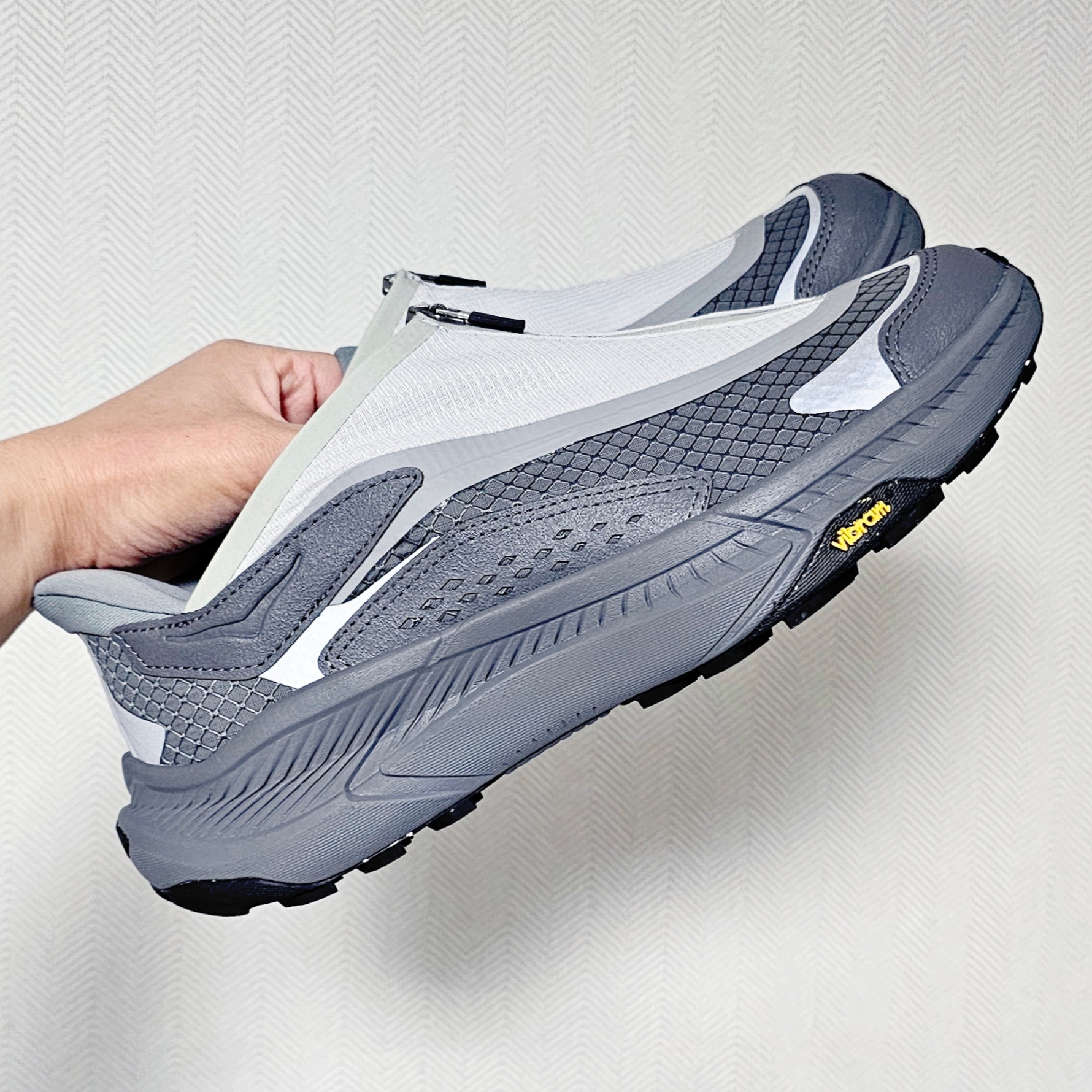 Hoka Project Transport Stardust Satellite Grey 착용 스타일