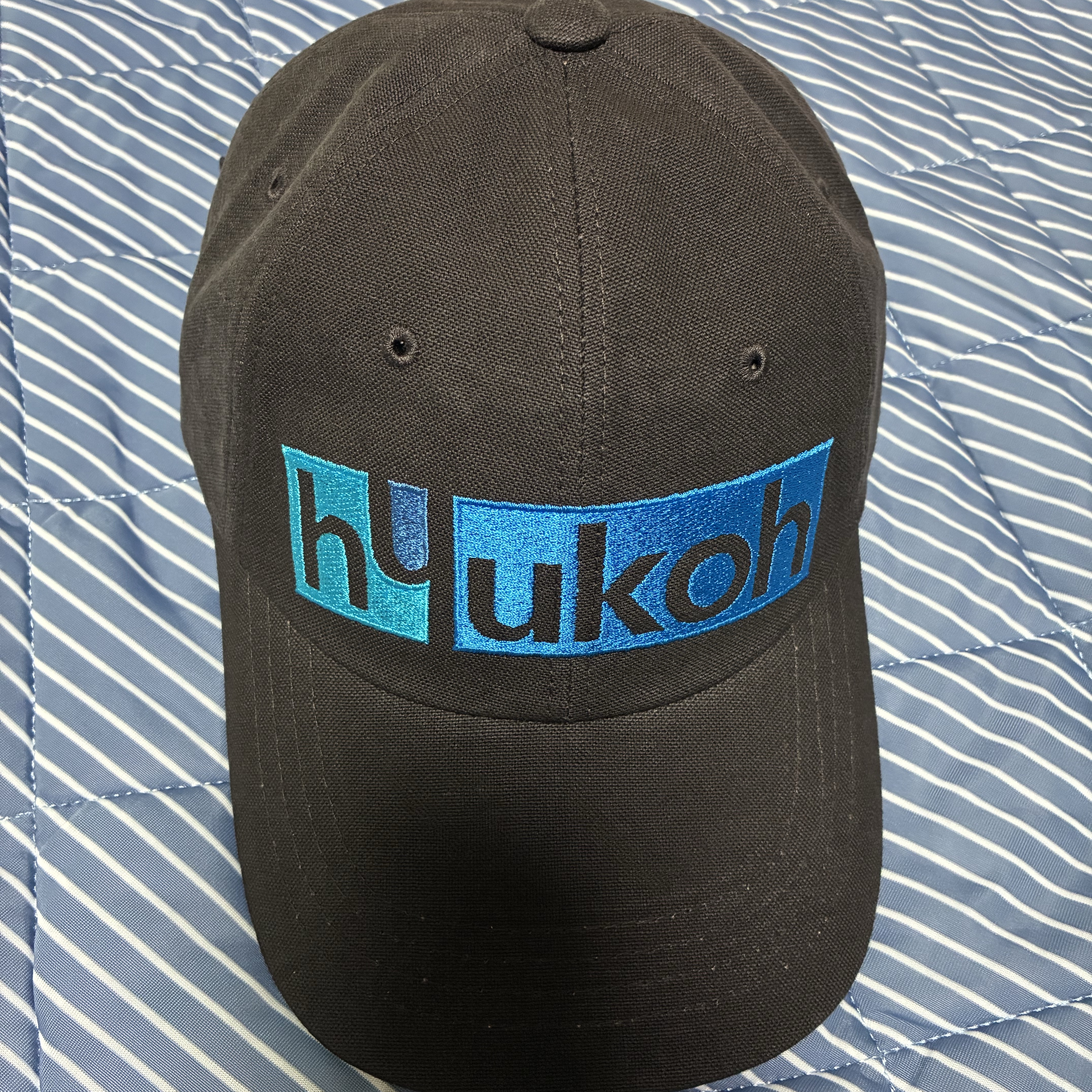 Hyukoh Logo Cap Brown 착용 스타일