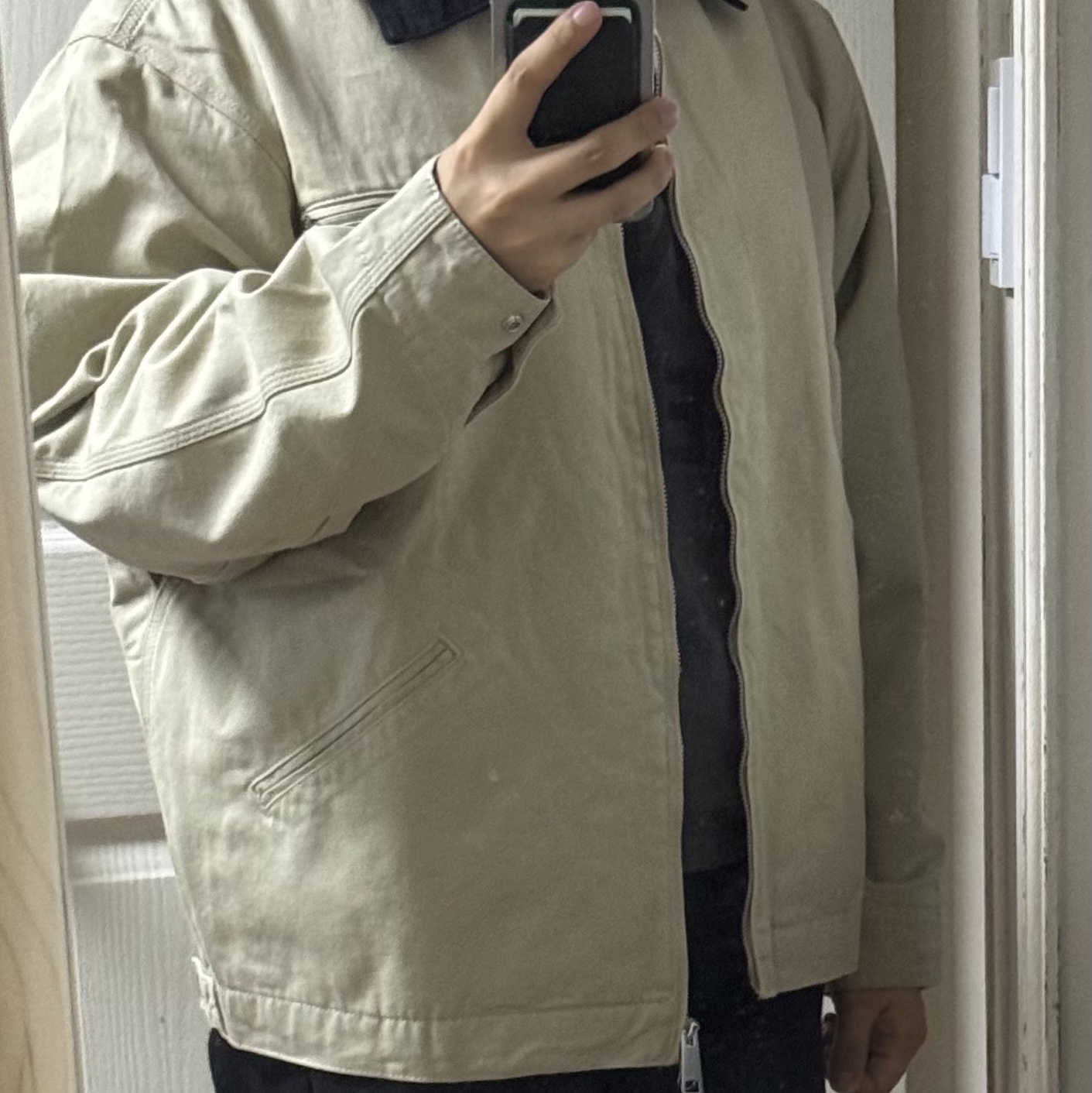 Carhartt WIP OG Detroit Jacket Barchan Black Rinsed 착용 스타일