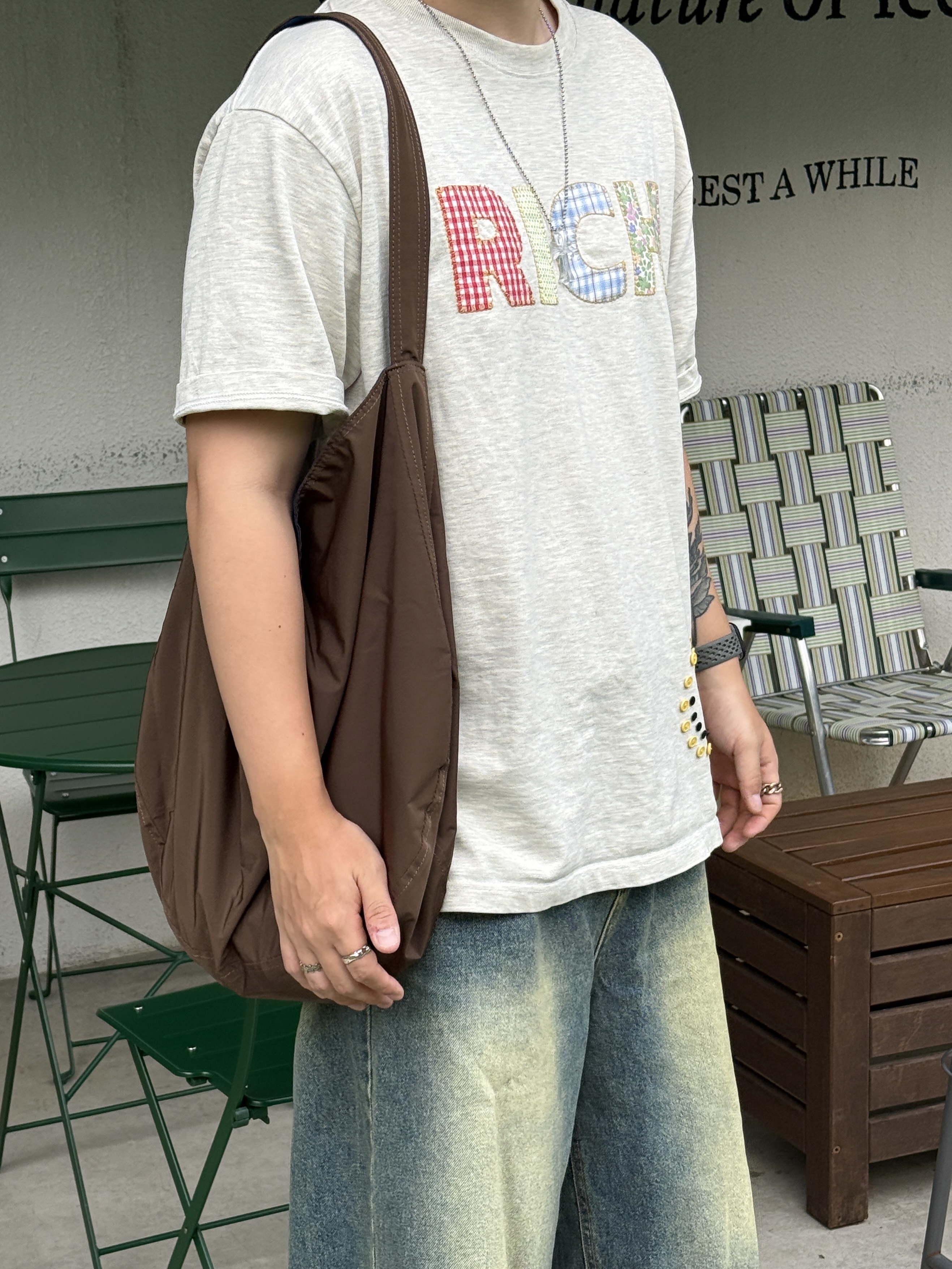 Hah Archive Reversible Shoulder Bag Brown / Blue, AMOU Essential Bermudapants 착용 스타일 - 2