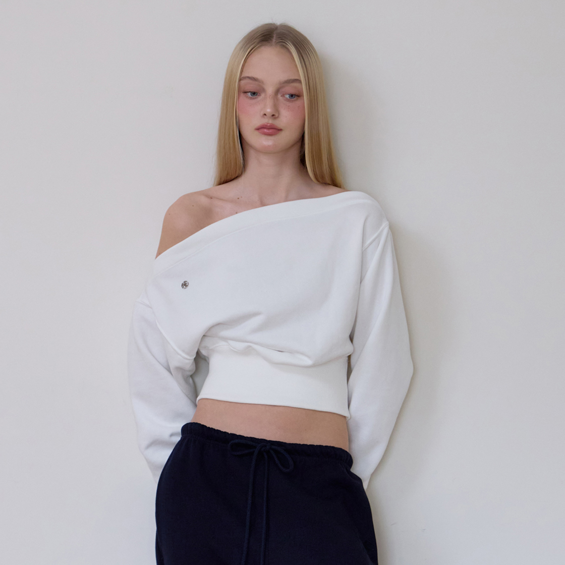 로제프란츠 크롭 오프숄더 스웨트셔츠 [아이보리](Rosefrantz Crop Off Shoulder Sweatshirt [Ivory]) - 3