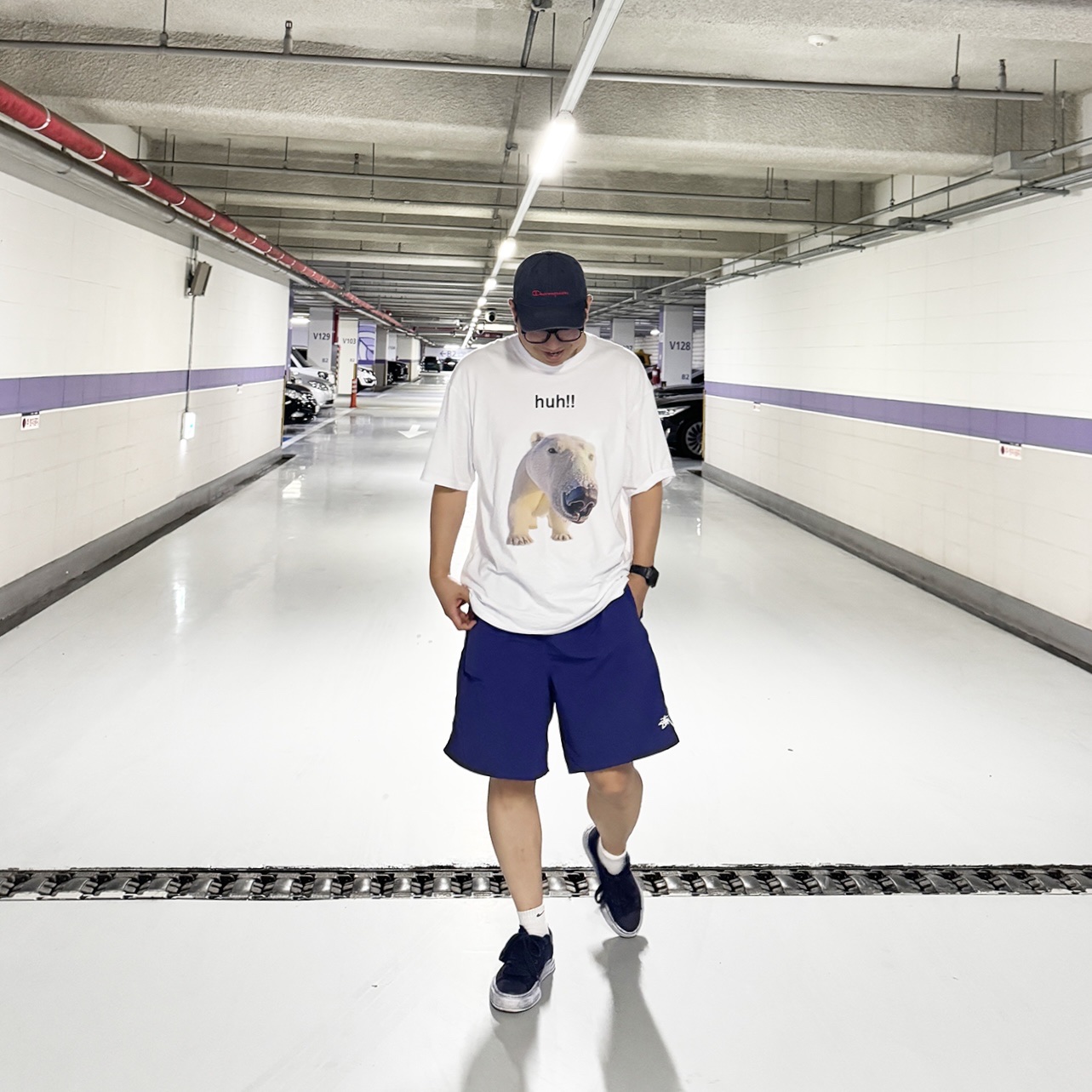 Suade Huh Tee White 착용 스타일 - 3
