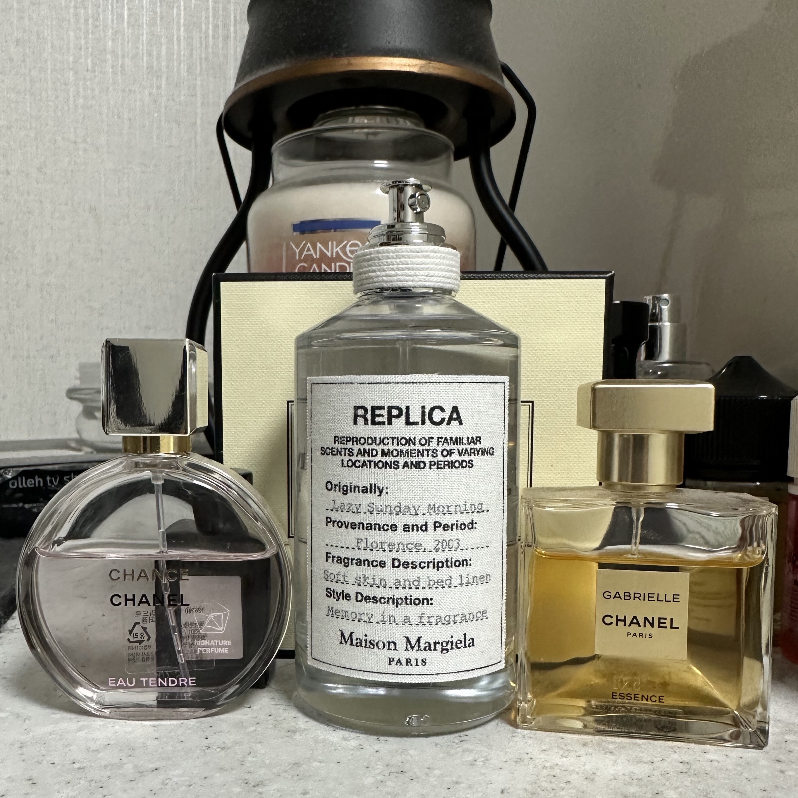 Chanel Gabrielle Chanel Essense Eau De Parfum 35ml, Maison Margiela Replica Lazy Sunday Morning Eau De Toilette 100ml 착용 스타일