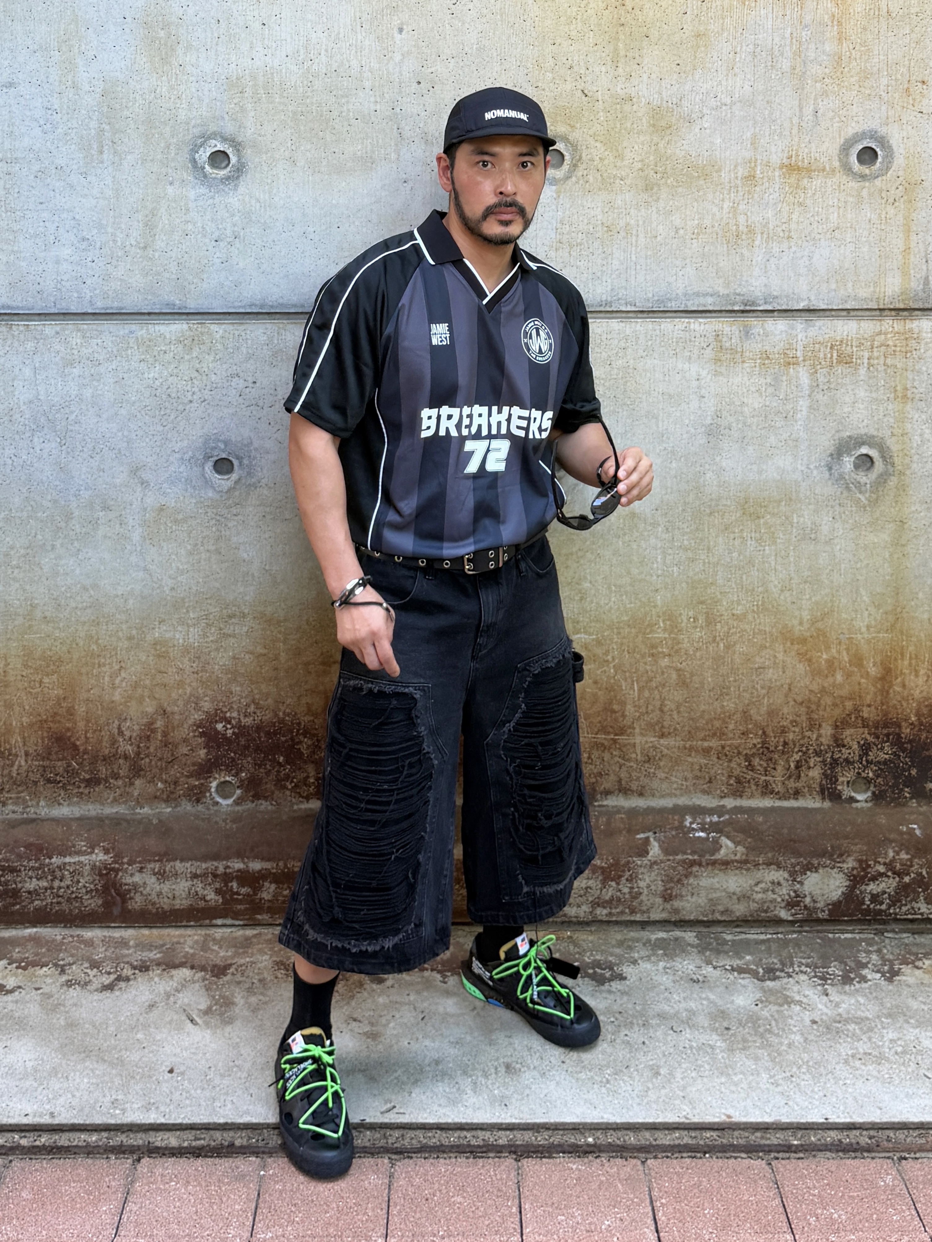 Nike x Off-White Blazer Low '77 Black and Electro Green, Oakley Eye Jacket Redux Matte Black Frame Prizm Grey Lenses High Bridge Fit 착용 스타일 - 1