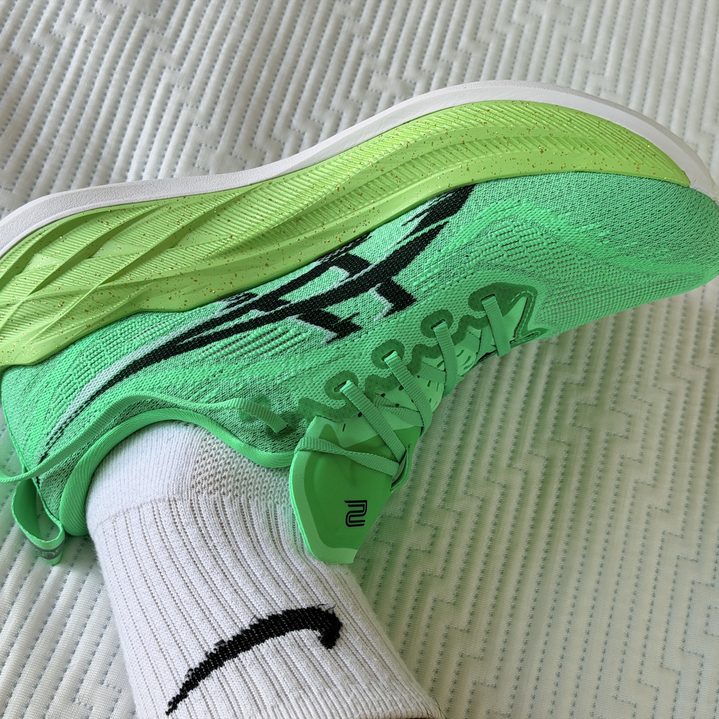 Asics Superblast 2 Ekiden Vital Green Black 착용 스타일 - 2