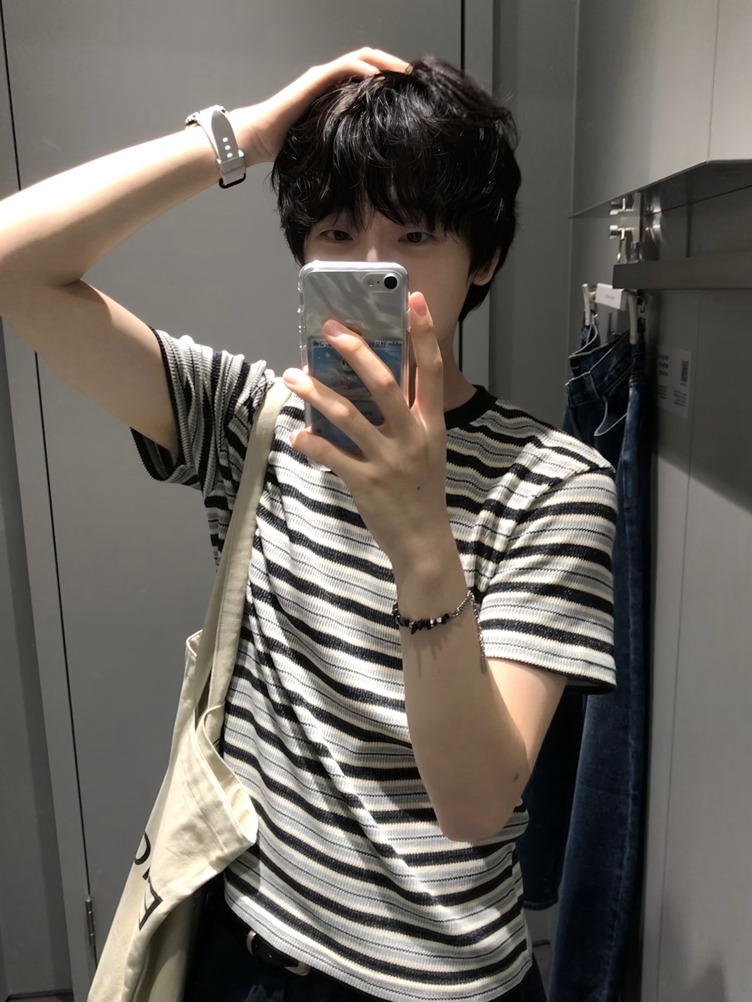 Apple Watch Series SE 3rd 44mm GPS Midnight Aluminum Case with Sport Band M/L Midnight (Korean Ver.), Apple Watch SE 44mm GPS Starlight Aluminum Case with Sport Band Starlight (Korean Ver.) 착용 스타일