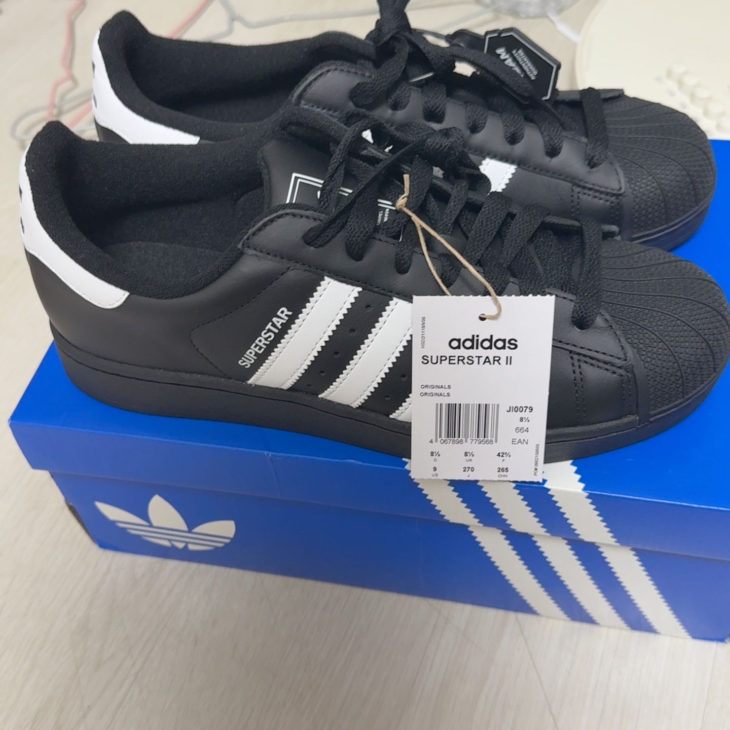 Adidas Superstar II Core Black Cloud White 착용 스타일