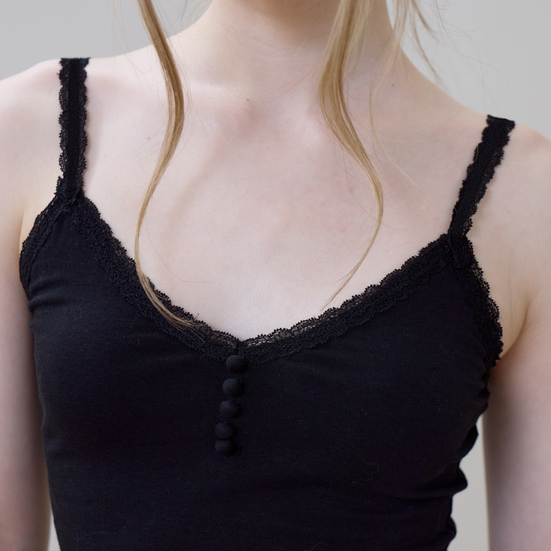 로제프란츠 버튼 레이스 슬리브리스 [블랙](Rosefrantz Button Lace Sleeveless [Black]) - 6