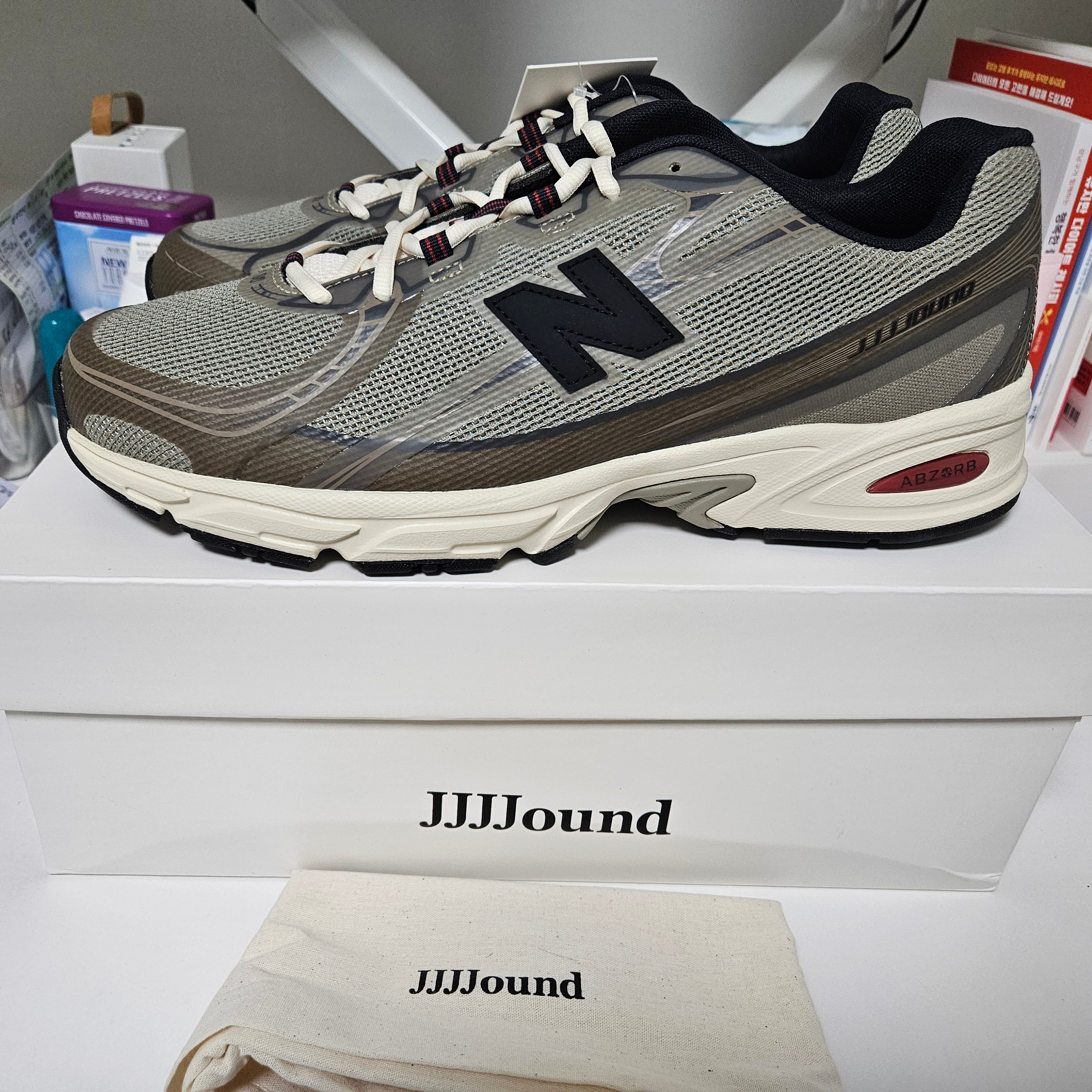 New Balance x JJJJound 740 Paper White Stoneware 착용 스타일