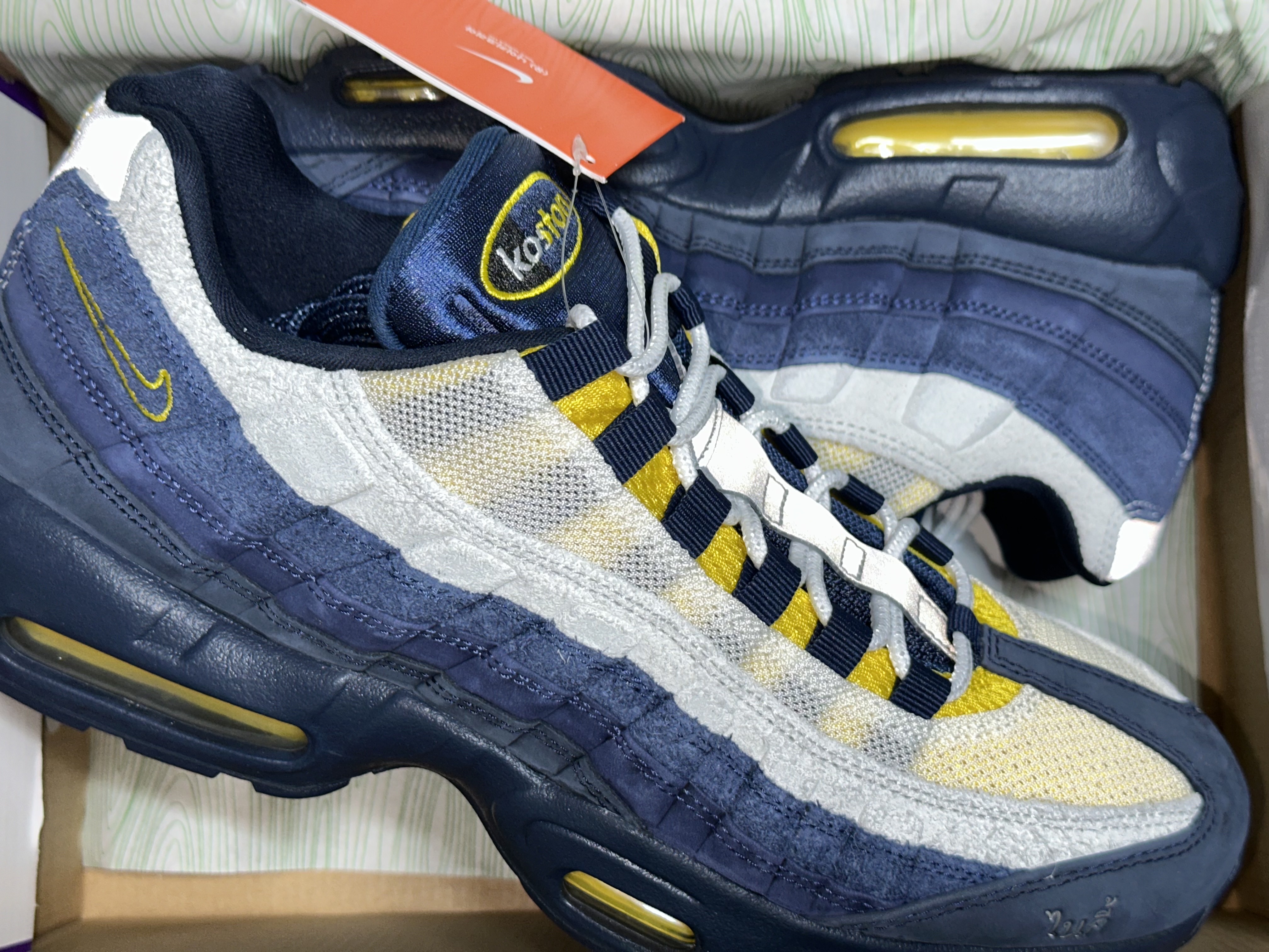 Nike x Eric Koston SB Air Max 95 Obsidian and Speed Yellow 착용 스타일 - 2