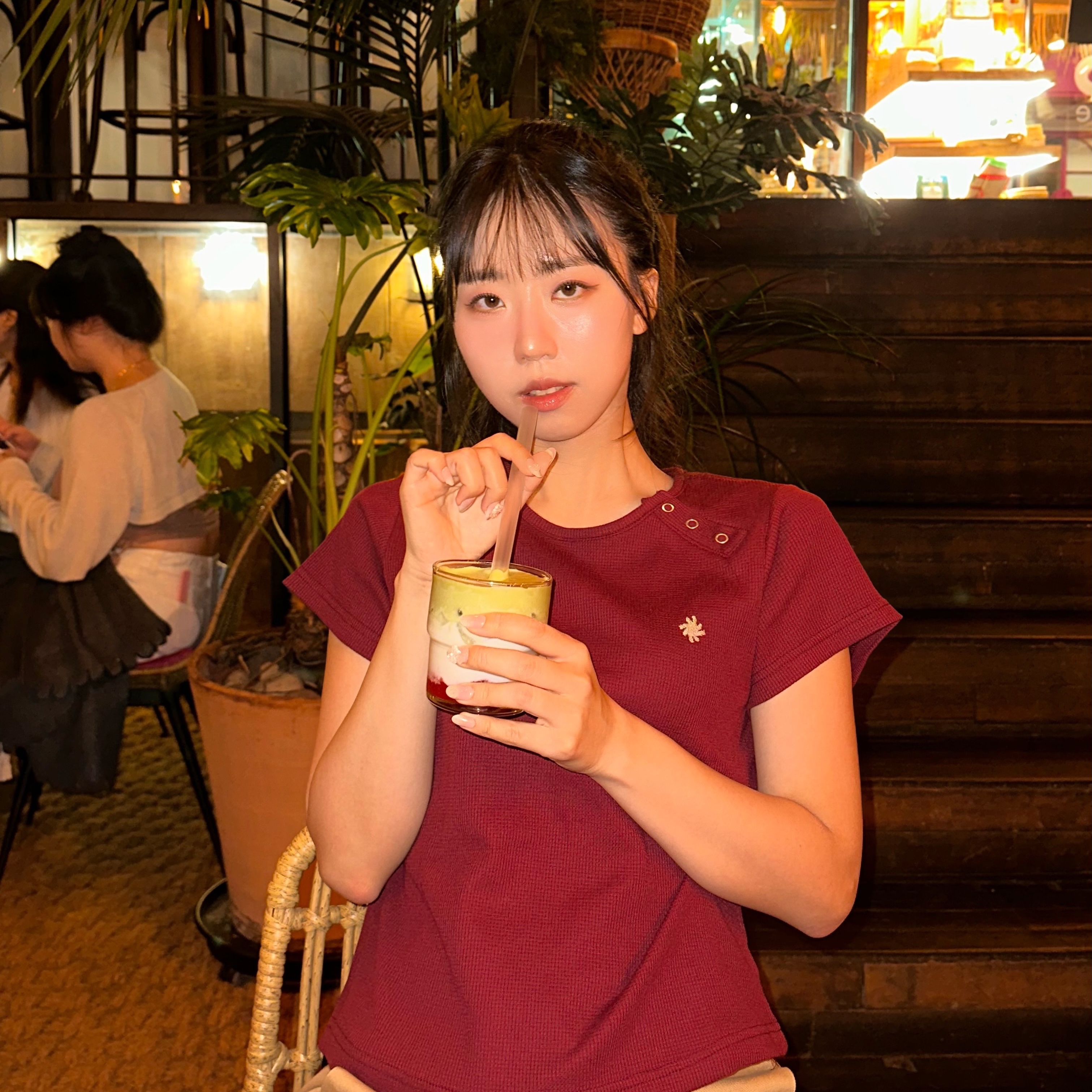 SLOW RECORD HOUSE Henley Neck Eyelet T-Shirt Burgundy 착용 스타일 - 2